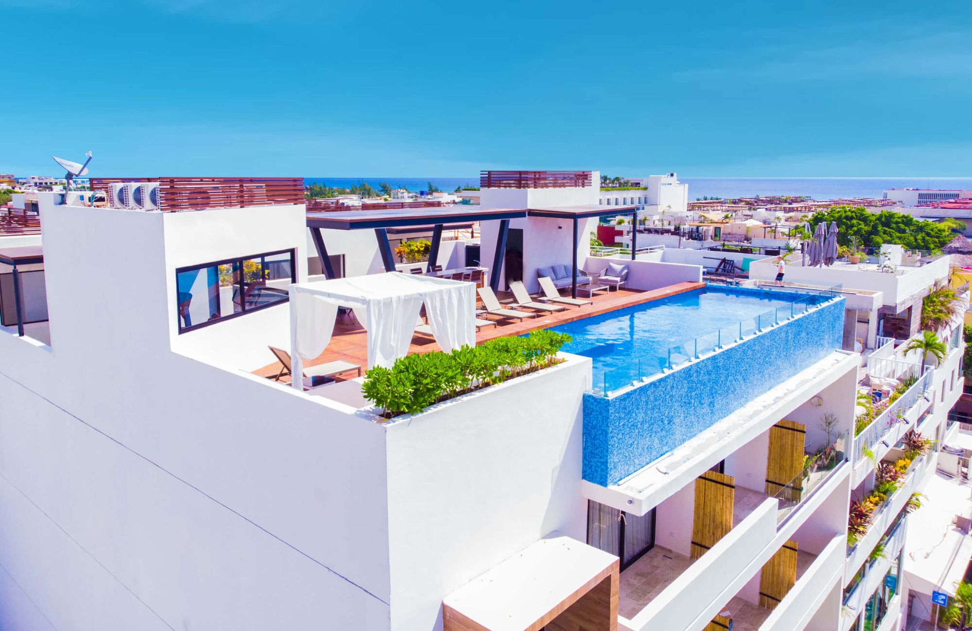 Condominium with terrace and service room, for sale, Playa del Carmen.1