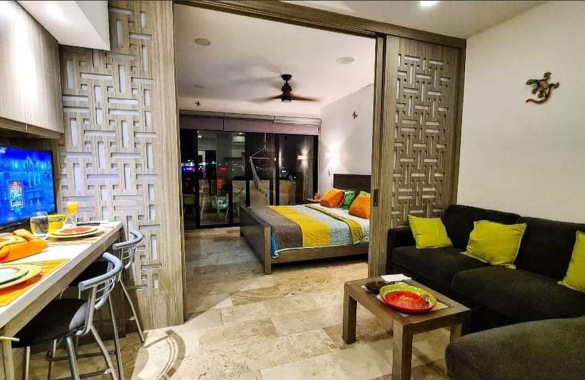 Condominium with terrace and service room, for sale, Playa del Carmen.1