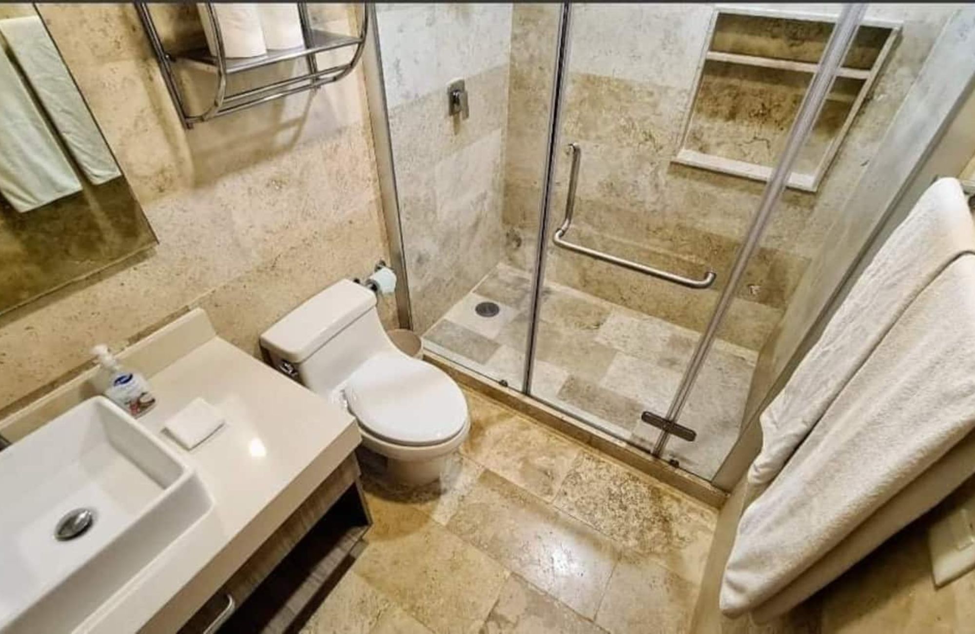 Condominium with terrace and service room, for sale, Playa del Carmen.1