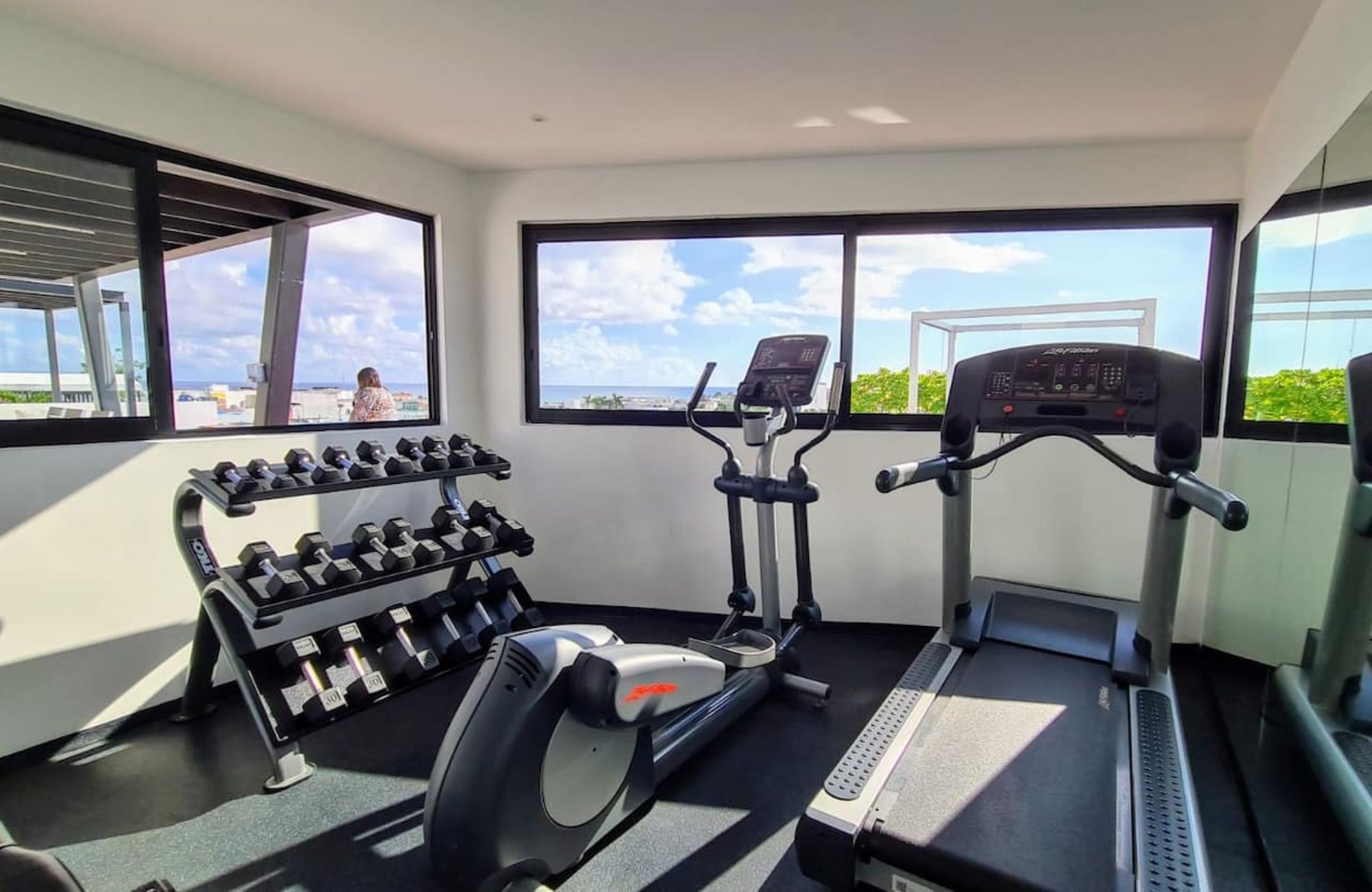 Condominium with terrace and service room, for sale, Playa del Carmen.1