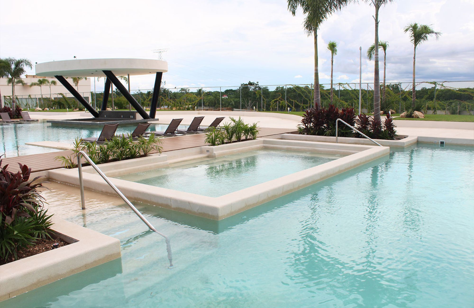 3 bedroom apartment with Gym, Pool and Jacuzzi for sale, Hotel Zone, Cancun.