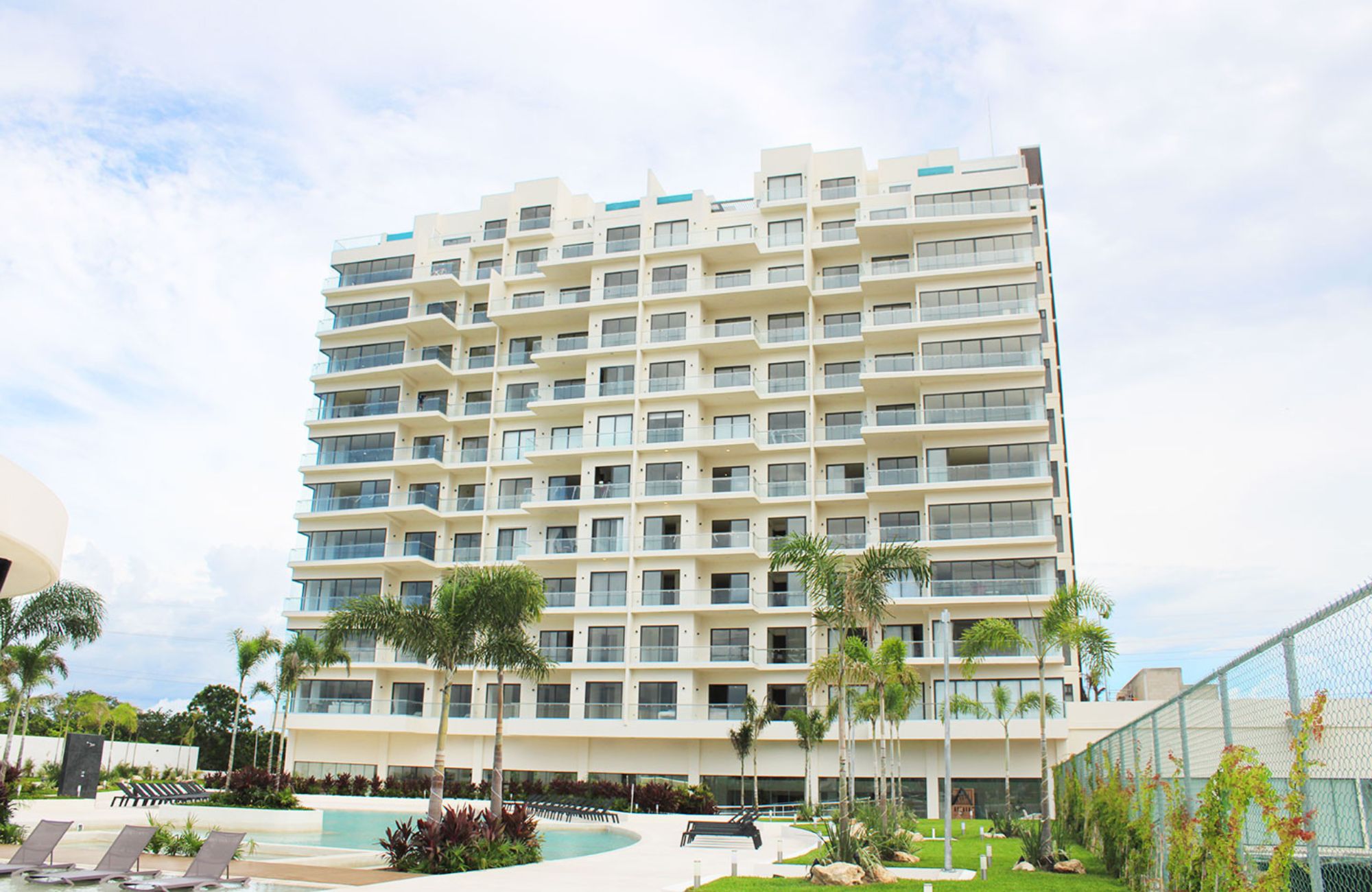 Condo with private balconies for sale, Huayac&aacute;n, Canc&uacute;n