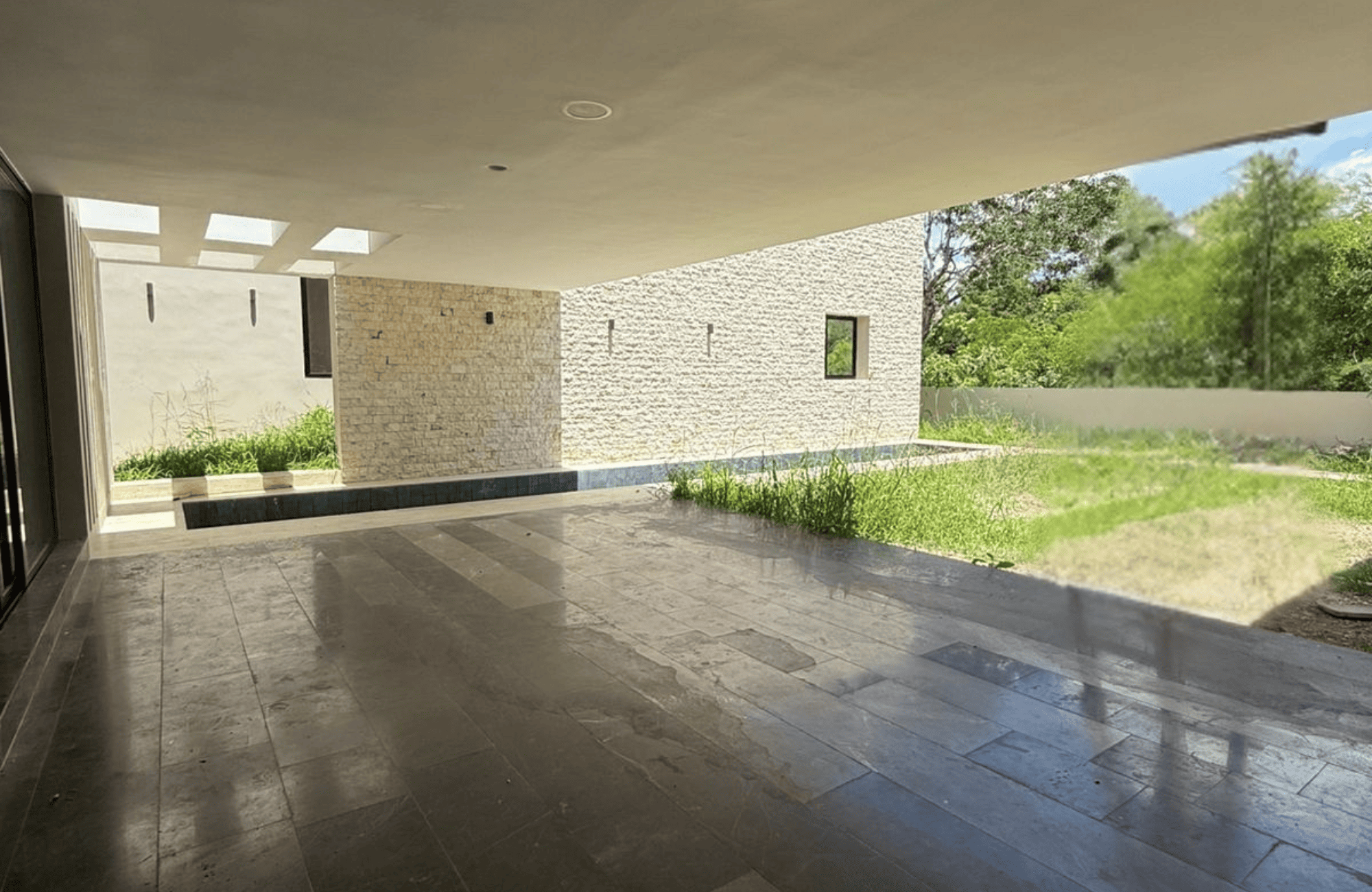 House in a gated community with golf course and clubhouse for sale, Yucat&aacute;n Country Club, M&eacute;rida