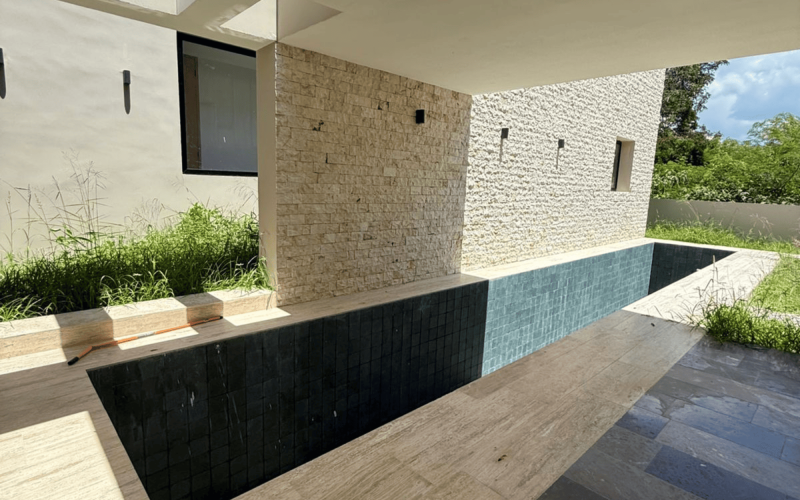 Luxury House with Pool and Garden for Sale, Yucat&aacute;n Country Club, M&eacute;rida