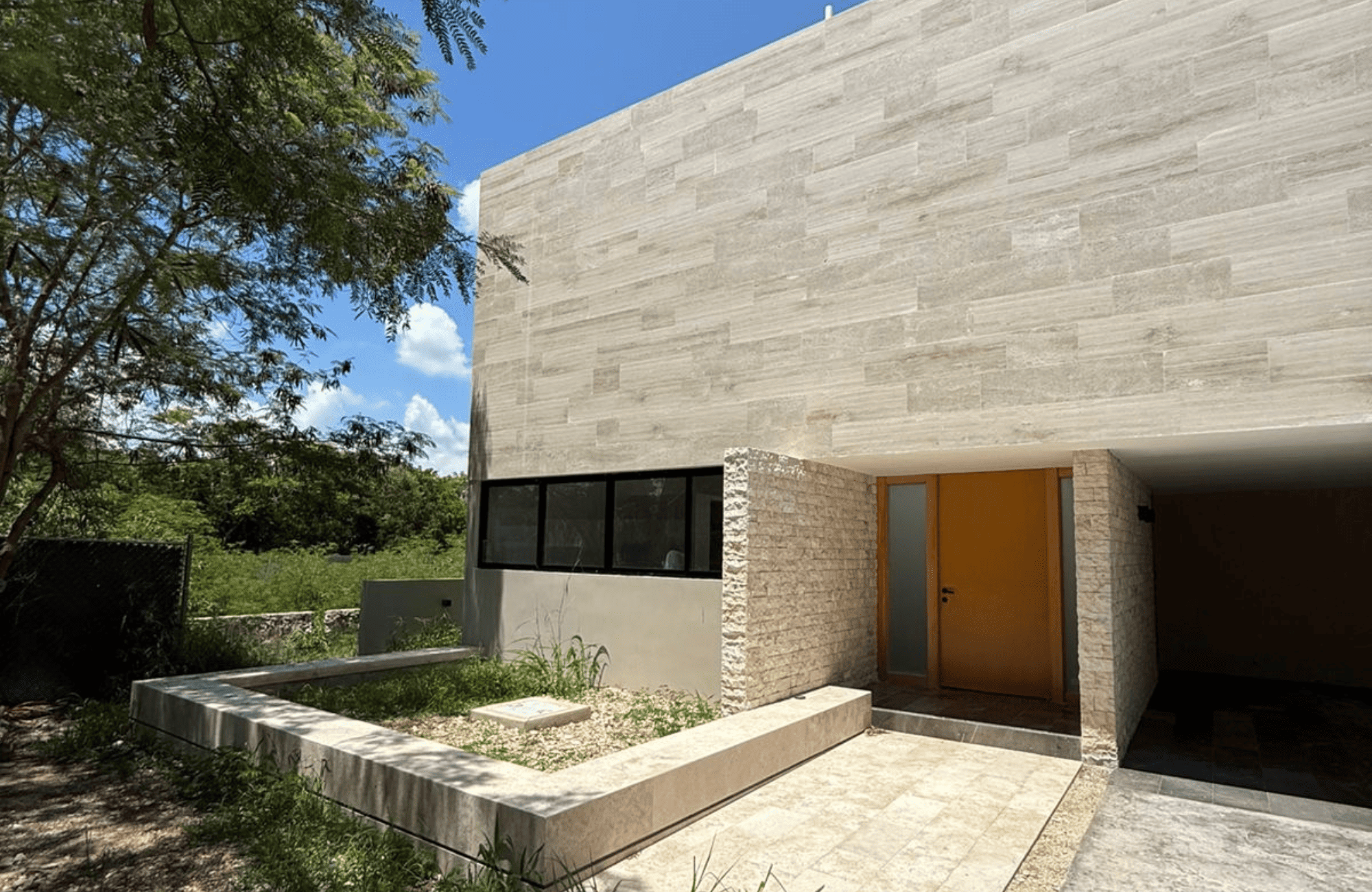 House in a gated community with golf course and clubhouse for sale, Yucat&aacute;n Country Club, M&eacute;rida