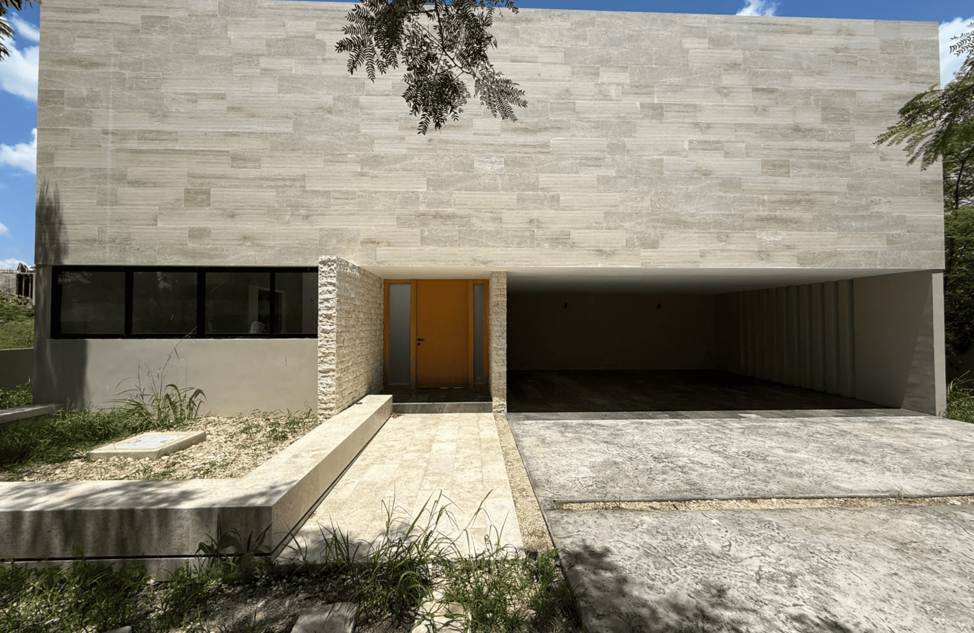 House in a gated community with golf course and clubhouse for sale, Yucat&aacute;n Country Club, M&eacute;rida