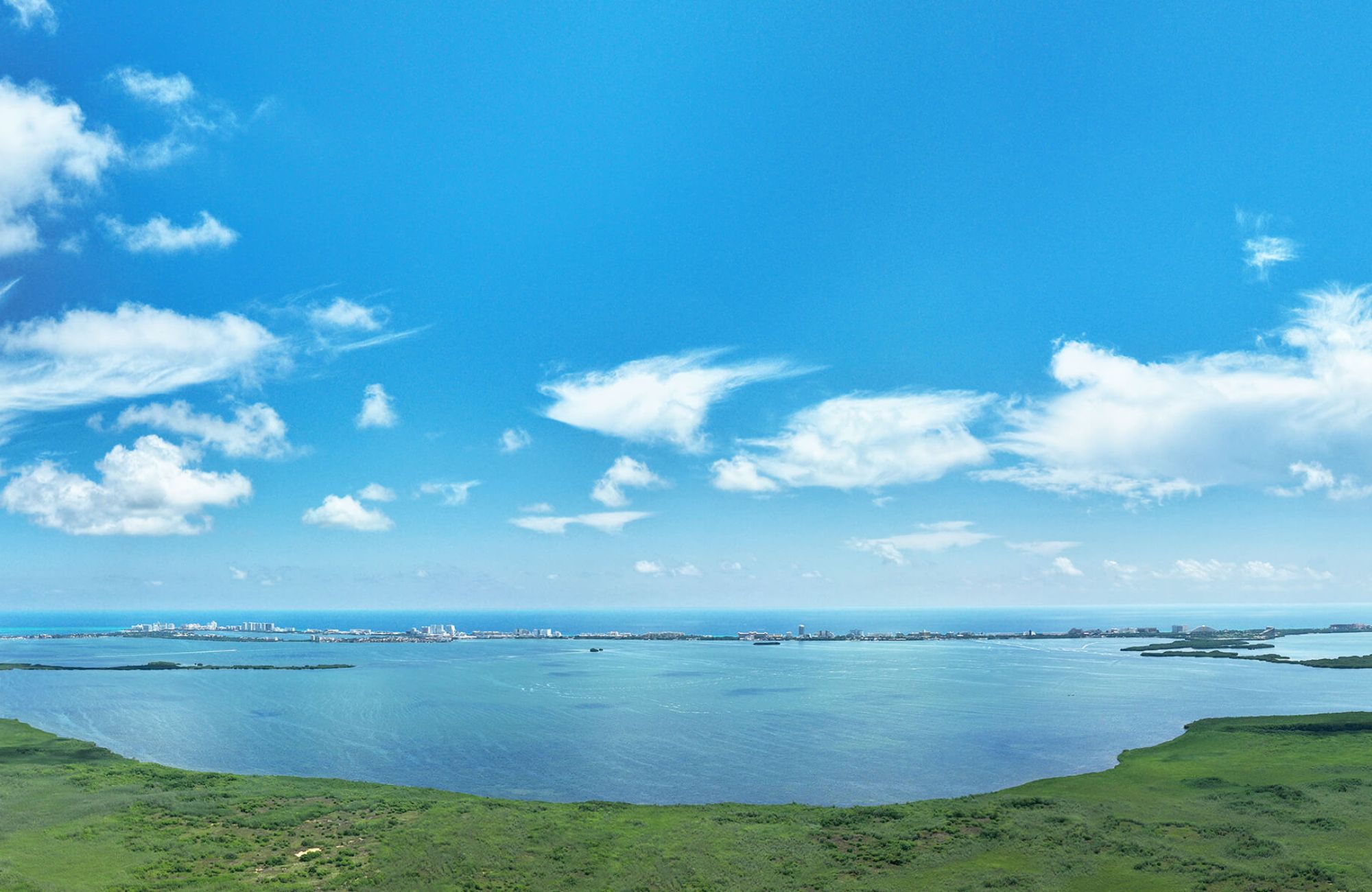 Apartment in gated community with amenities: 7,500 m2 of parks, sports courts, outdoor gym, bike path and more in La Arbolada, Cancun