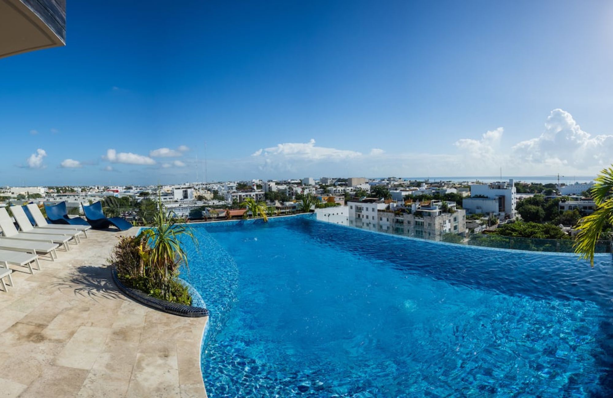 Apartment with ocean view pool, for sale, Colosio zone, Playa del Carmen, Quintana Roo, Mexico.