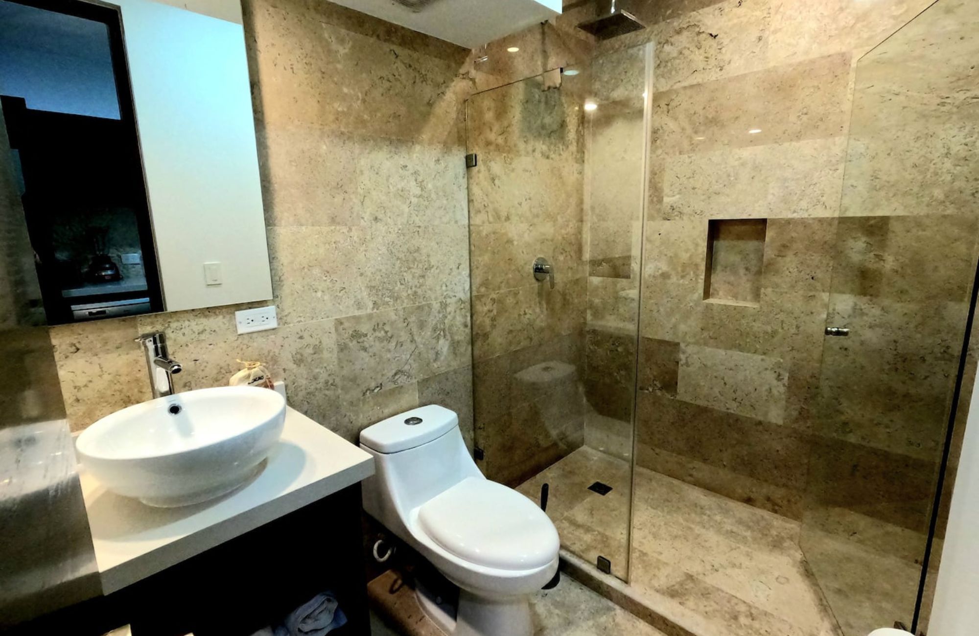 Apartment with ocean view pool, for sale, Colosio zone, Playa del Carmen, Quintana Roo, Mexico.