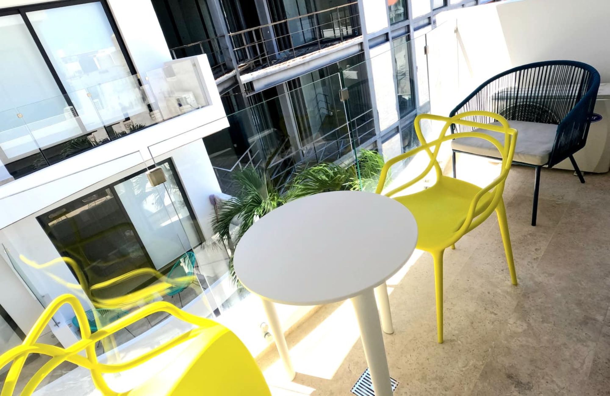 Apartment with ocean view pool, for sale, Colosio zone, Playa del Carmen, Quintana Roo, Mexico.