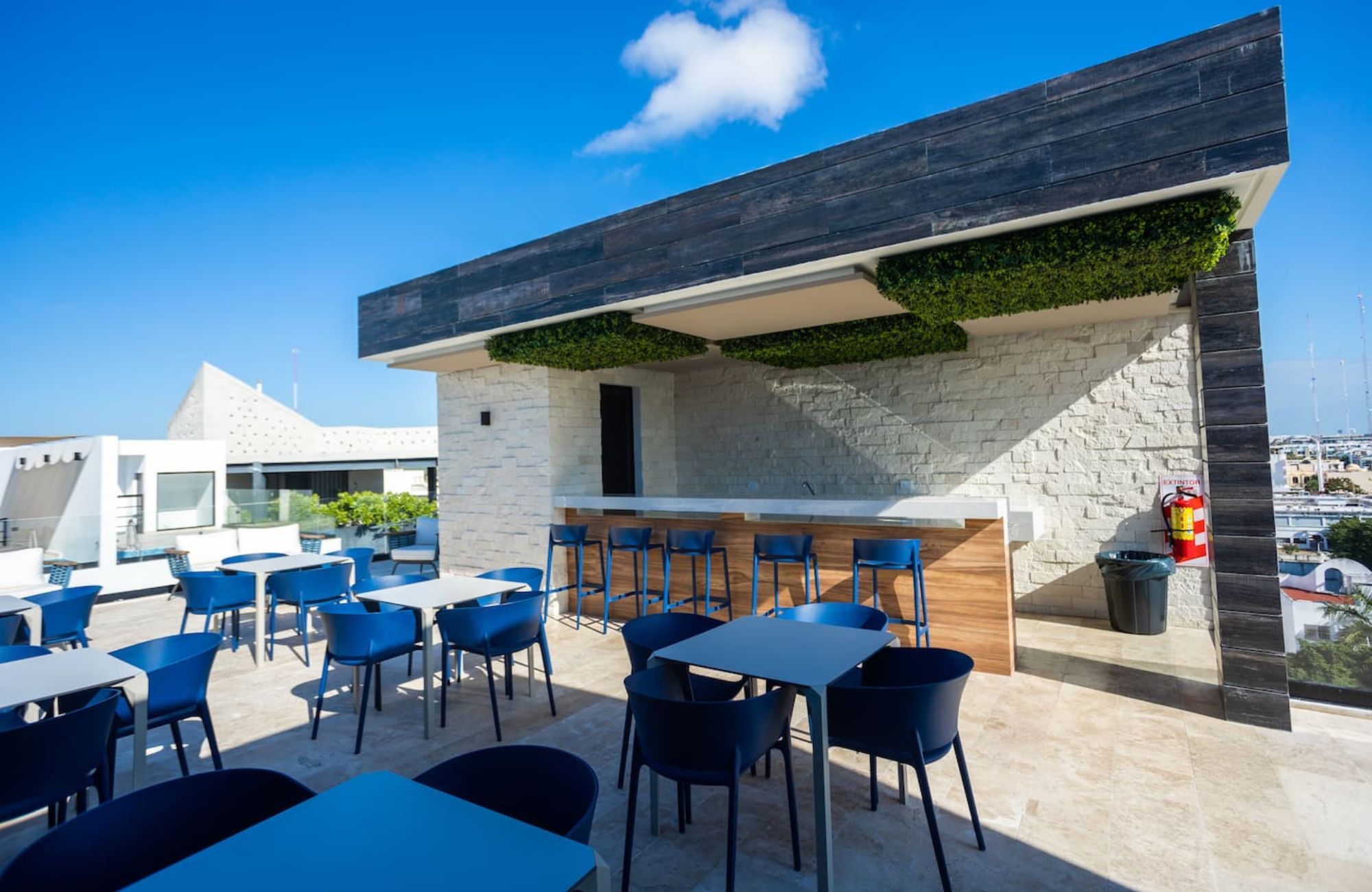 Apartment with ocean view pool, for sale, Colosio zone, Playa del Carmen, Quintana Roo, Mexico.