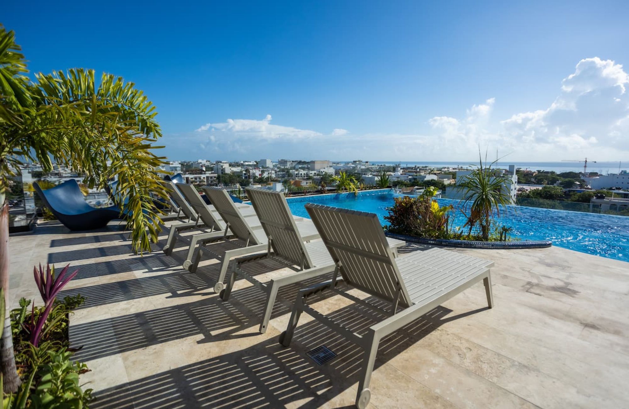Apartment with ocean view pool, for sale, Colosio zone, Playa del Carmen, Quintana Roo, Mexico.