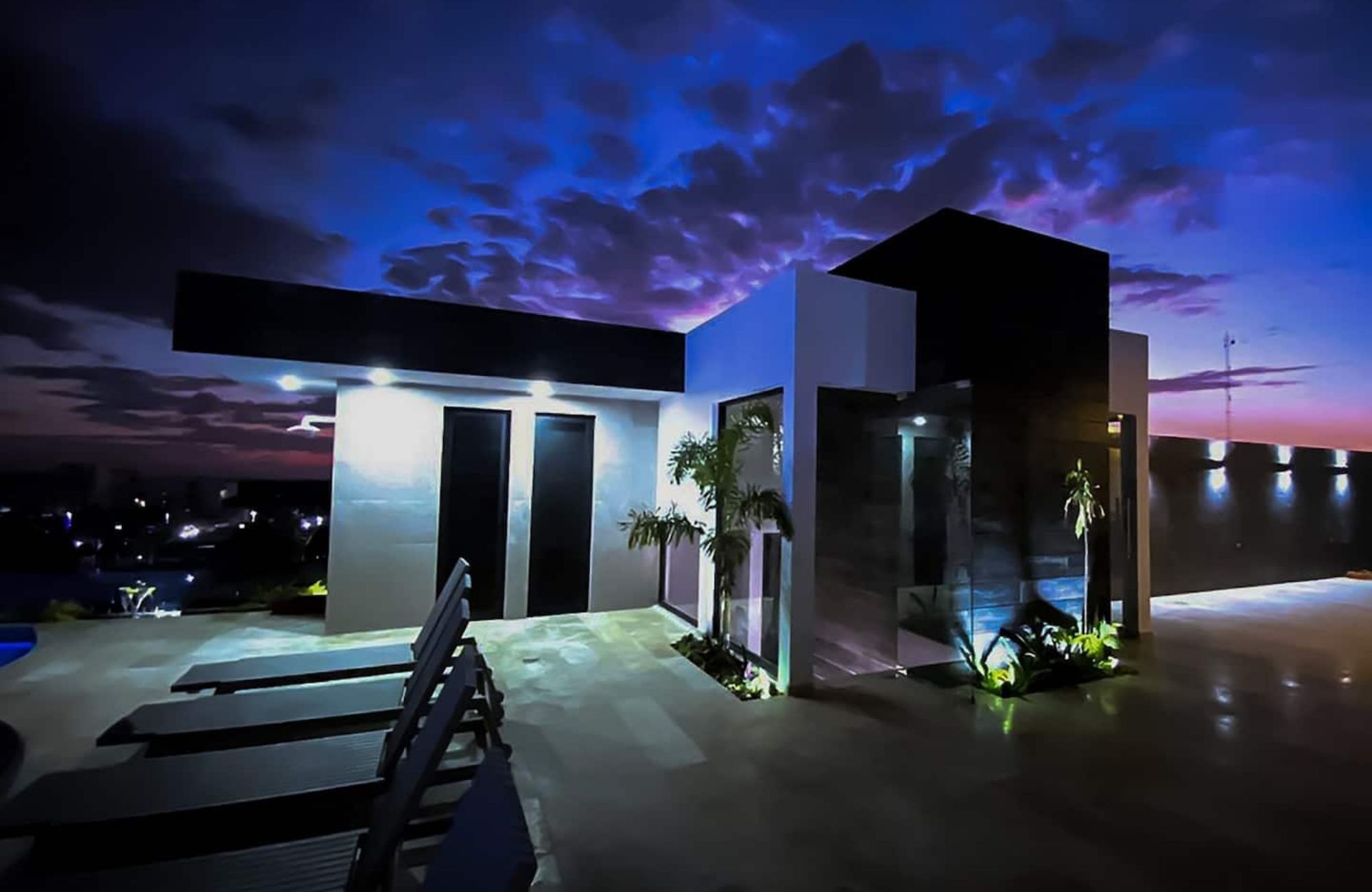 Apartment with ocean view pool, for sale, Colosio zone, Playa del Carmen, Quintana Roo, Mexico.