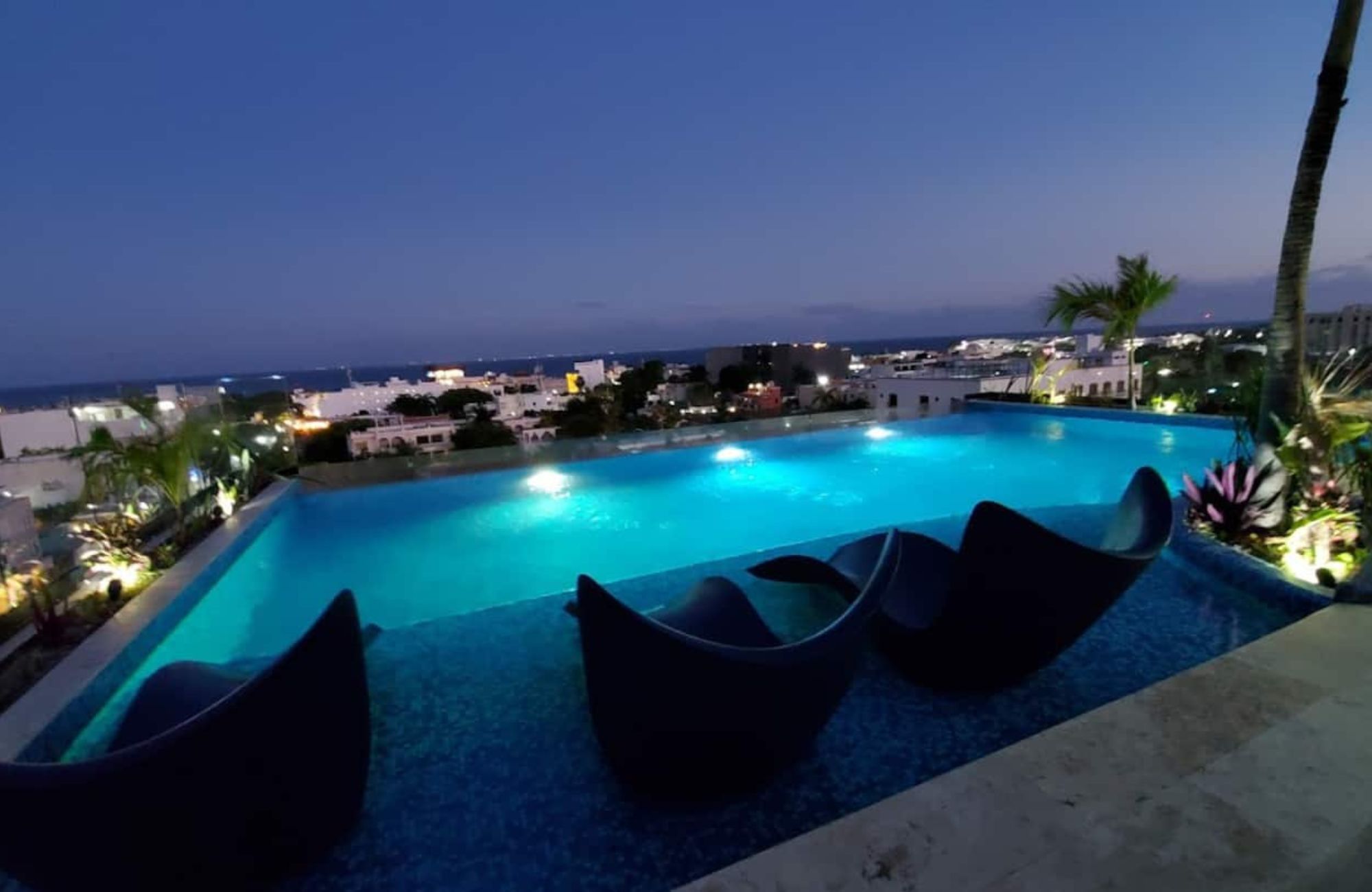 Apartment with ocean view pool, for sale, Colosio zone, Playa del Carmen, Quintana Roo, Mexico.