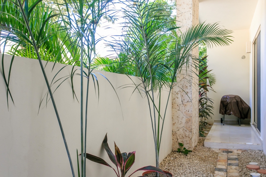 Ground floor condo with private pool, luxury finishes in Aldea Zama Tulum, for sale.