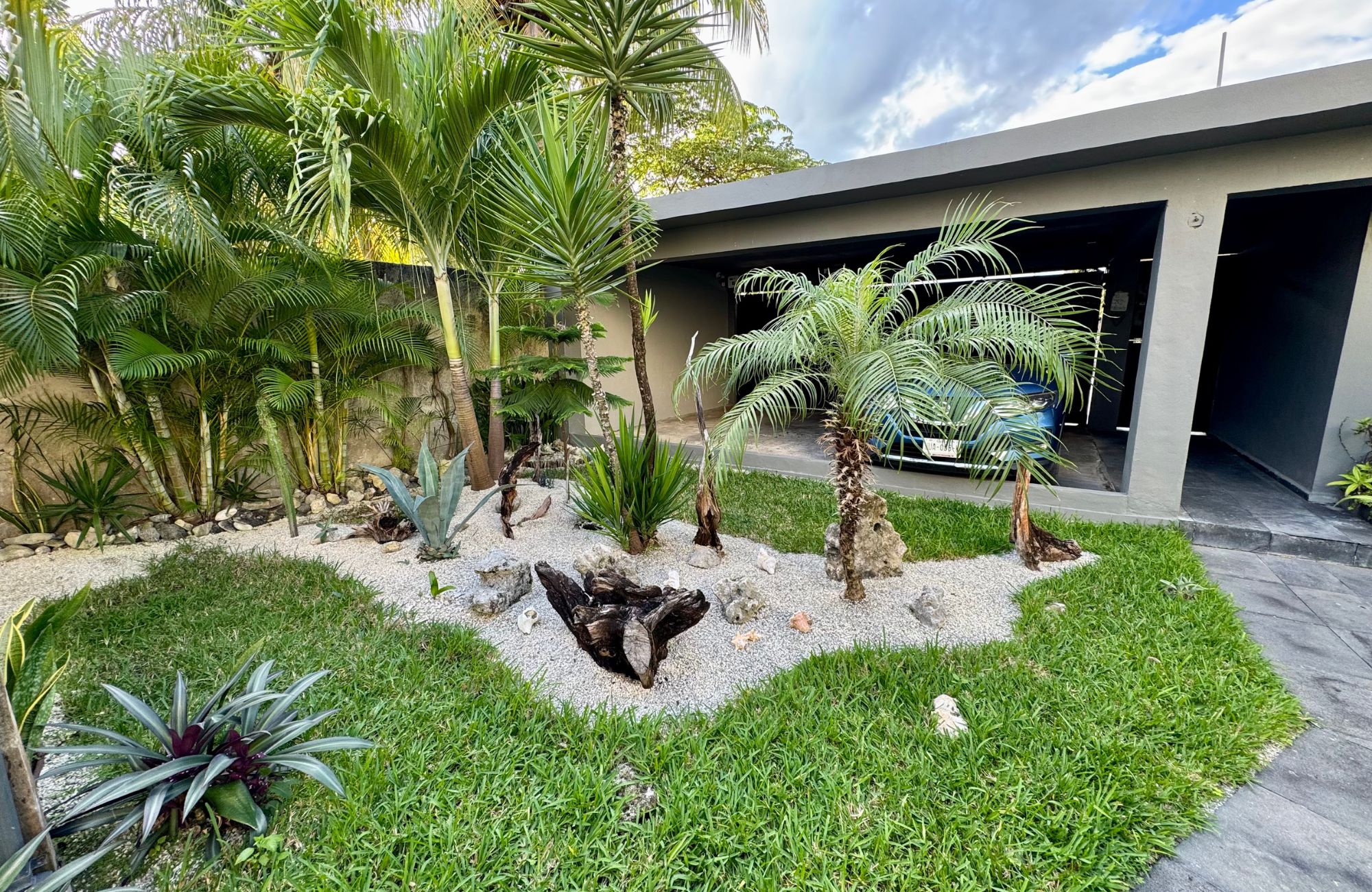 House with private pool, rooftop, double-height window, pre-construction, for sale in Country Club, Cozumel.