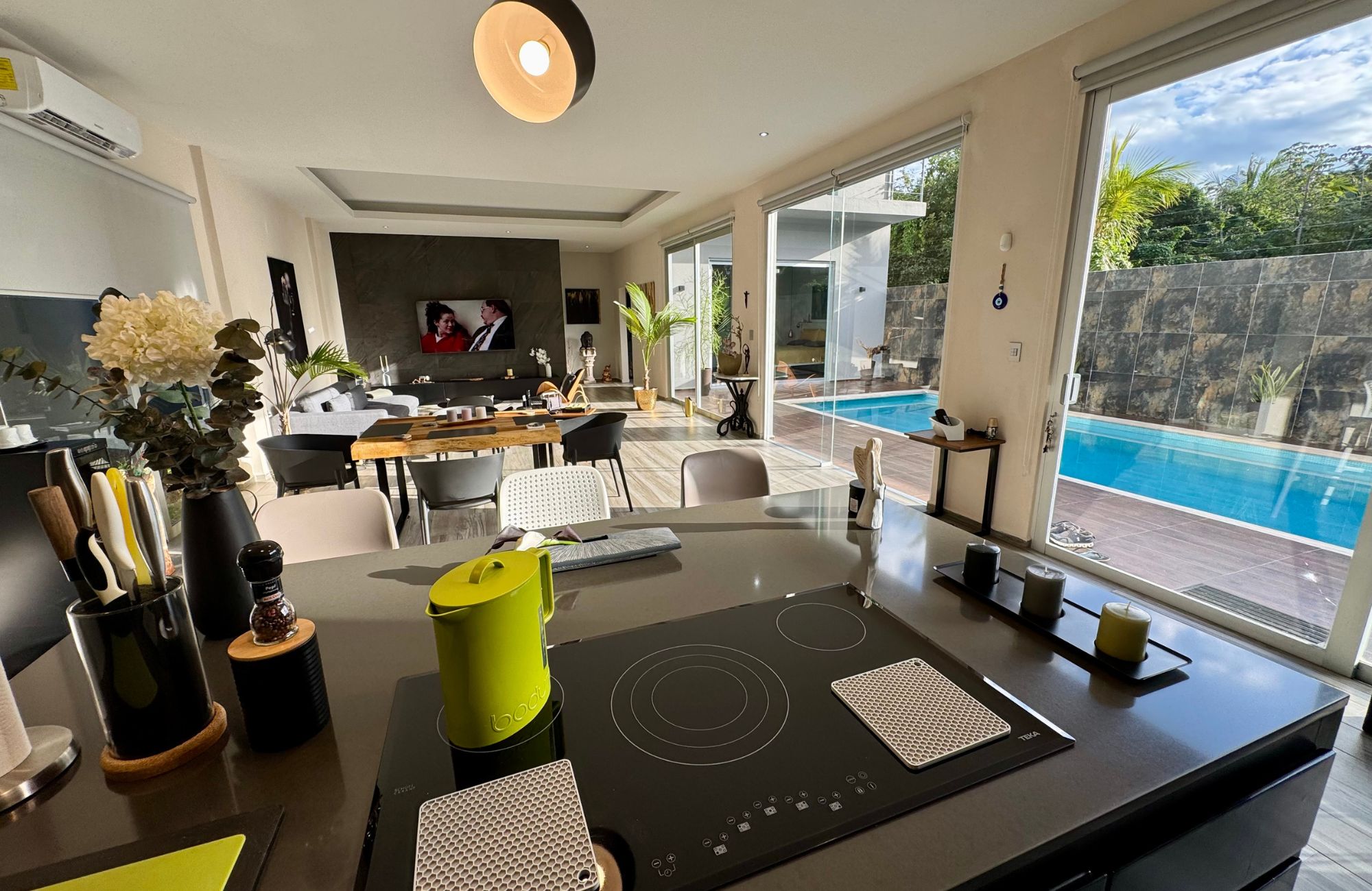 House with private pool, rooftop, double-height window, pre-construction, for sale in Country Club, Cozumel.