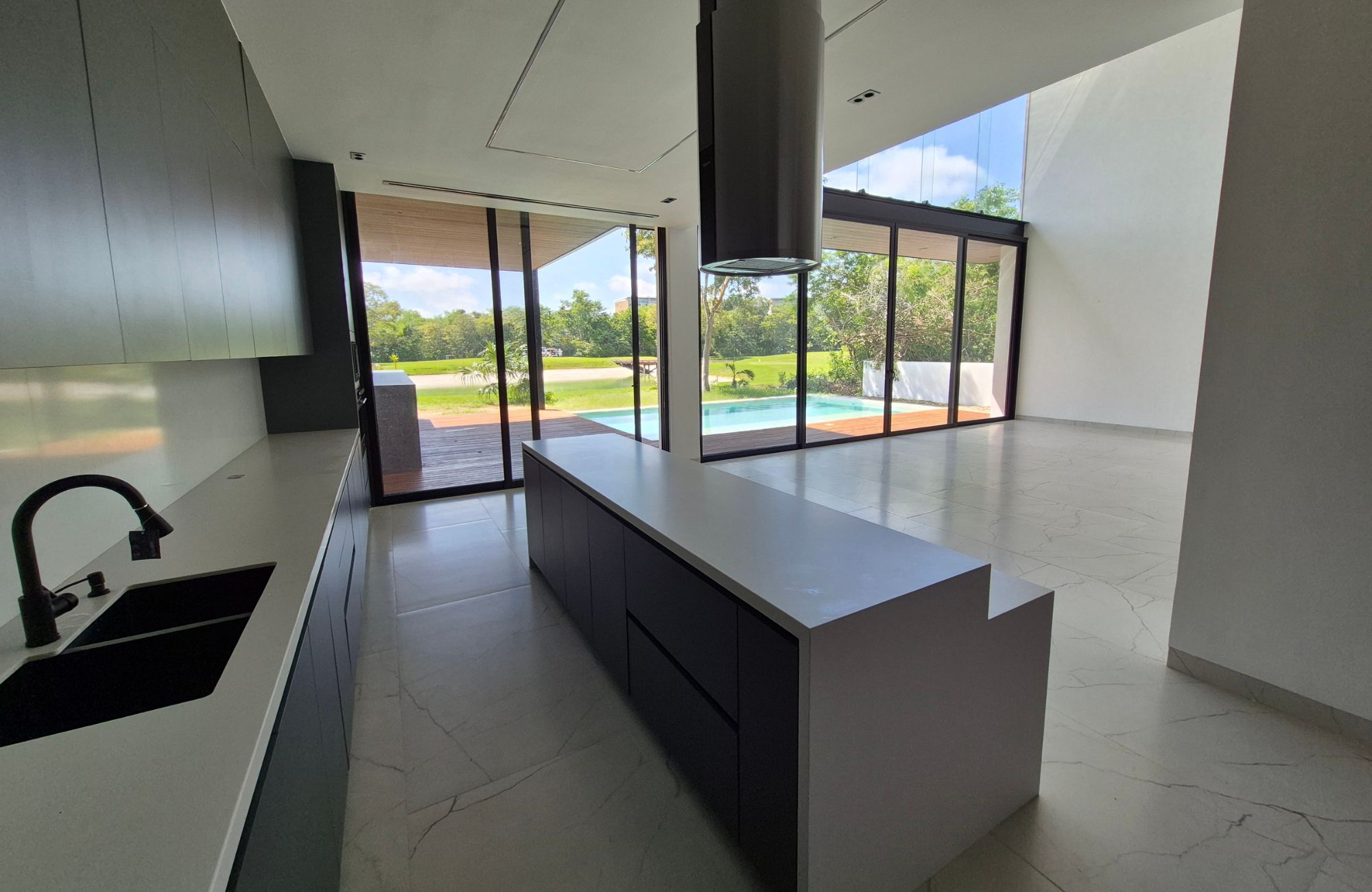 House with private pool in Golf Club for sale, Yucat&aacute;n Country Club, M&eacute;rida