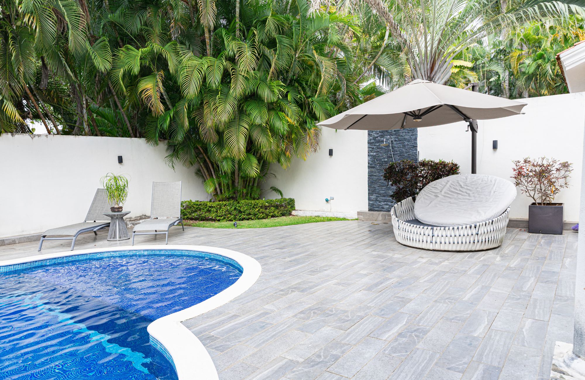 House with terrace, garden and private pool, for sale, Colosio Boulevard, Cancun.