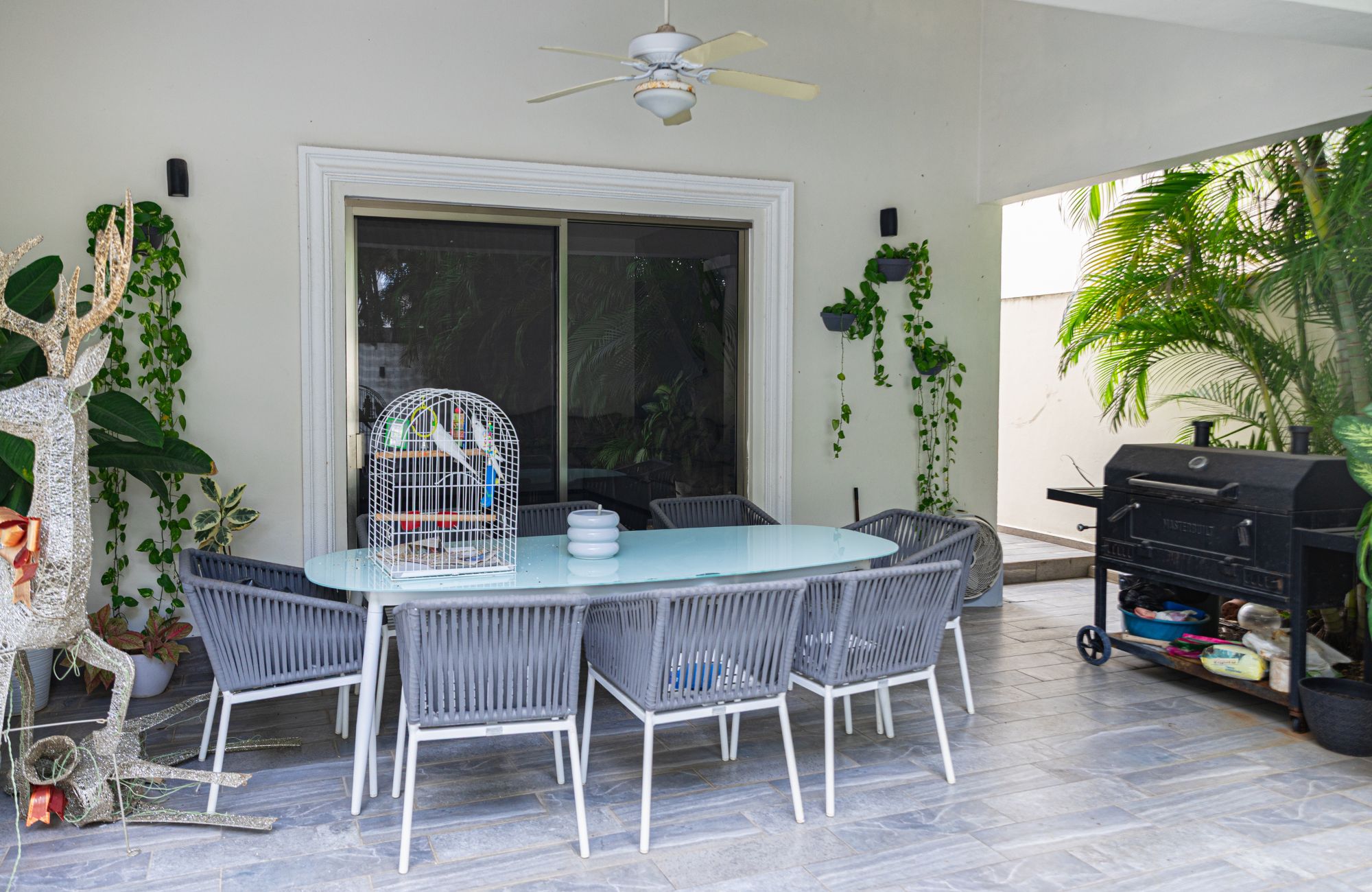 House with terrace, garden and private pool, for sale, Colosio Boulevard, Cancun.