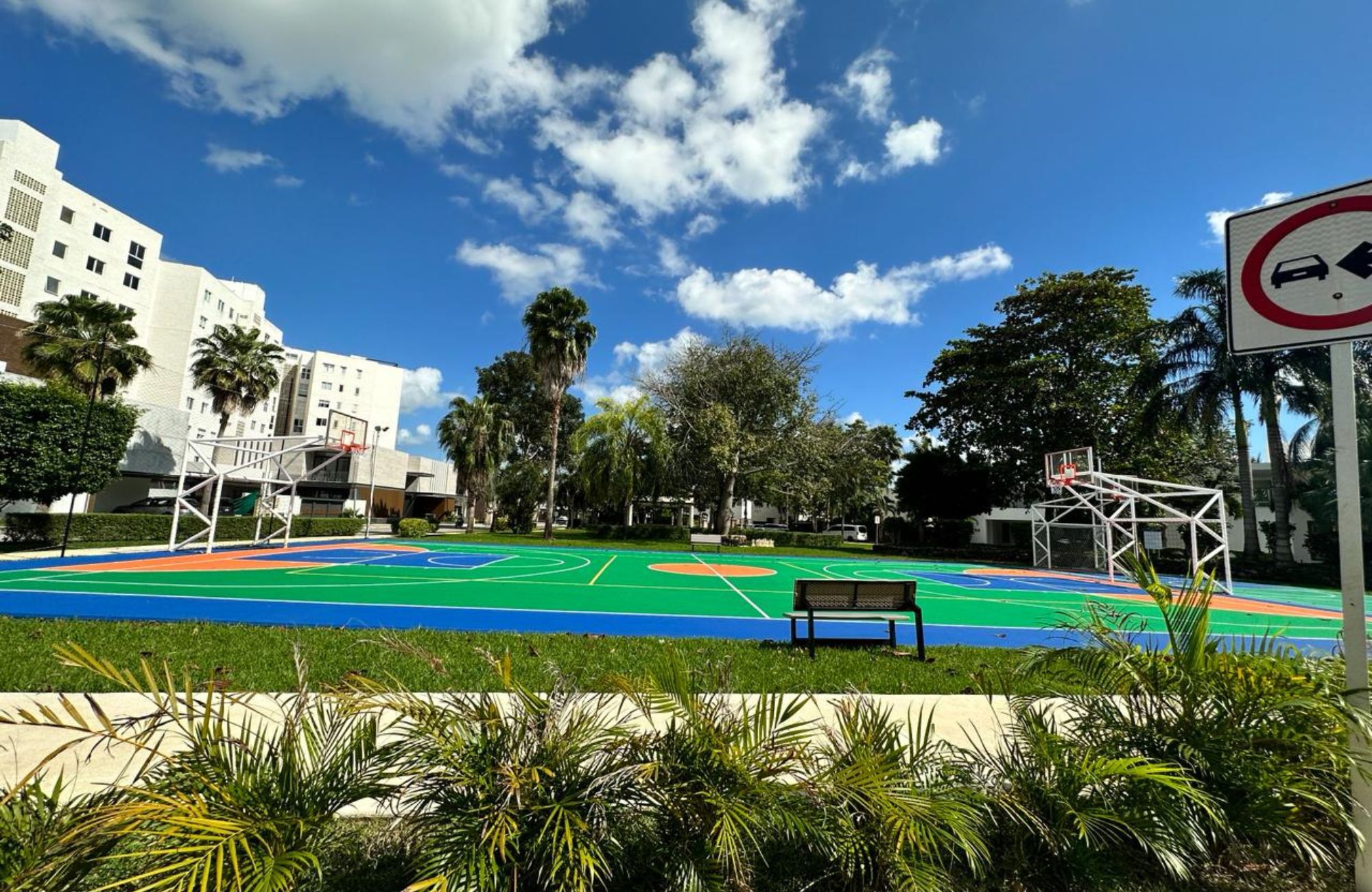 House with terrace, garden and private pool, for sale, Colosio Boulevard, Cancun.