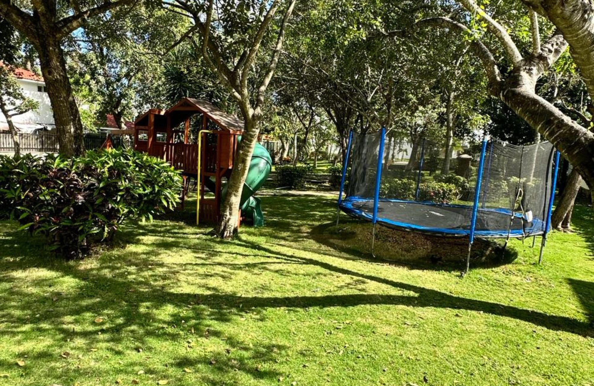 House with terrace, garden and private pool, for sale, Colosio Boulevard, Cancun.