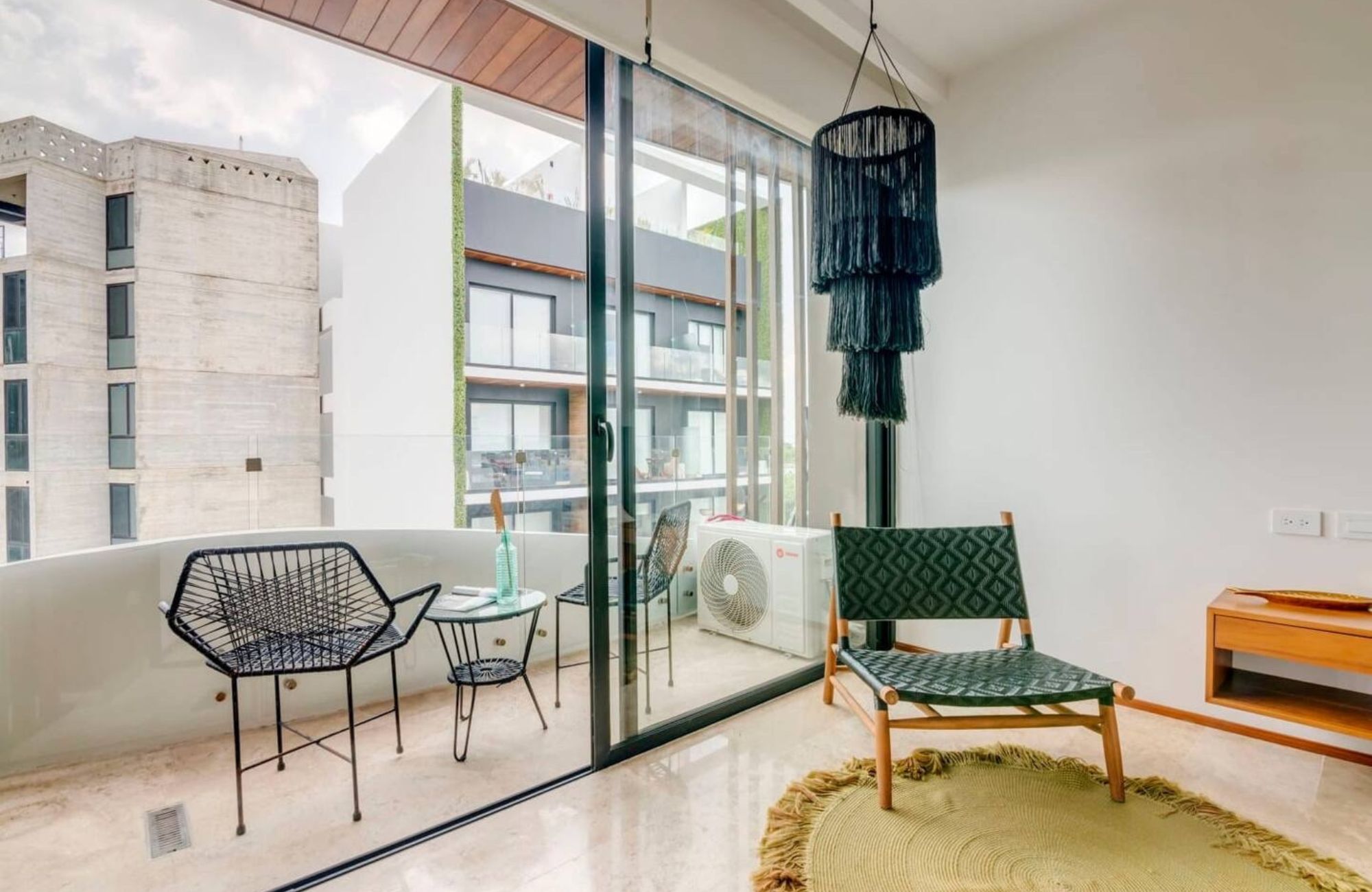 Incre&iacute;ble departamento con terraza privada y vista a la alberca &ndash; Ejido, Playa del Carmen