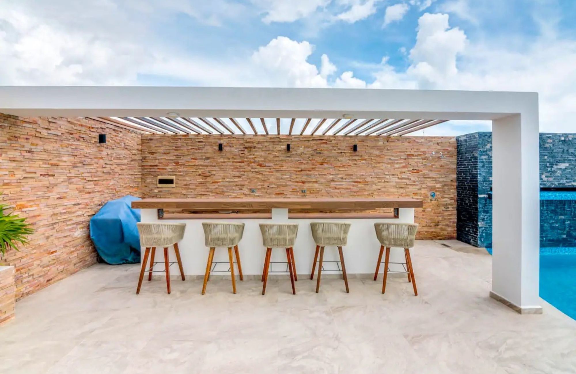 Incre&iacute;ble departamento con terraza privada y vista a la alberca &ndash; Ejido, Playa del Carmen