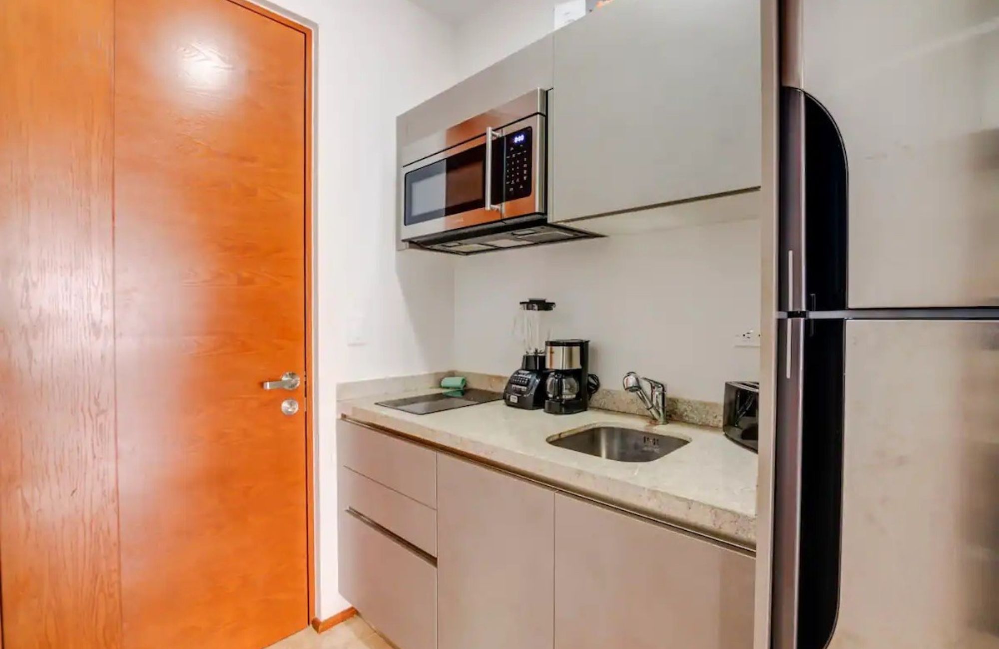 Incre&iacute;ble departamento con terraza privada y vista a la alberca &ndash; Ejido, Playa del Carmen