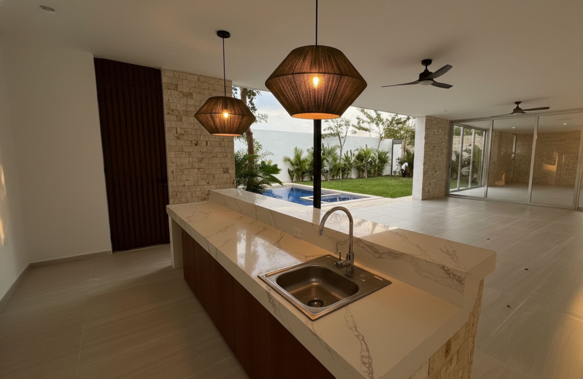 House in a gated community with golf course and clubhouse for sale, Yucat&aacute;n Country Club, M&eacute;rida