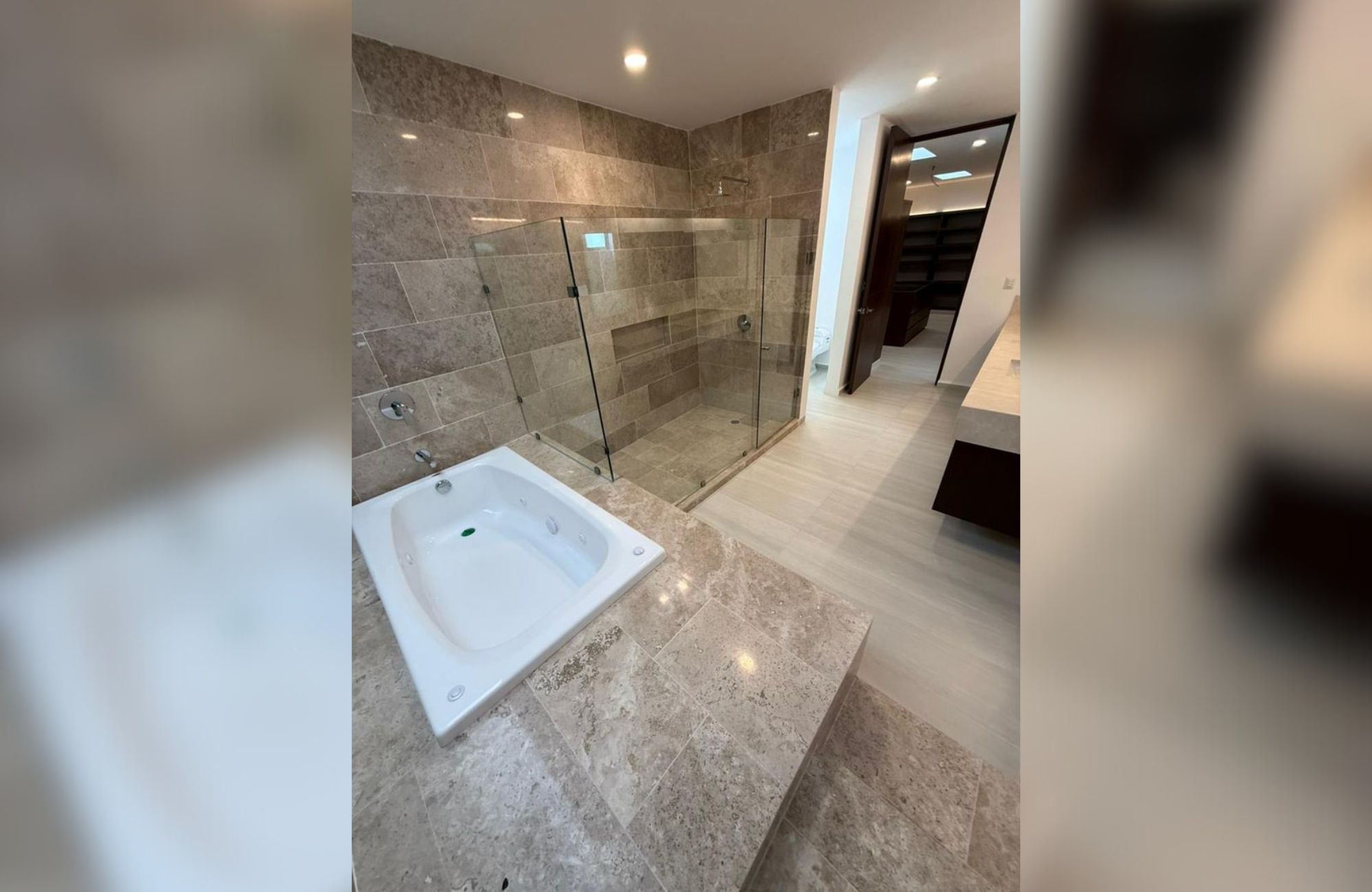 House in a gated community with golf course and clubhouse for sale, Yucat&aacute;n Country Club, M&eacute;rida