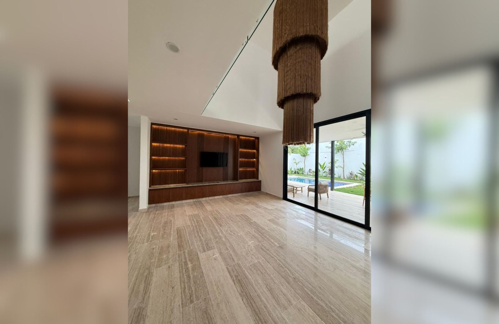 Two-story house with private pool for sale, Xcanat&uacute;n, M&eacute;rida