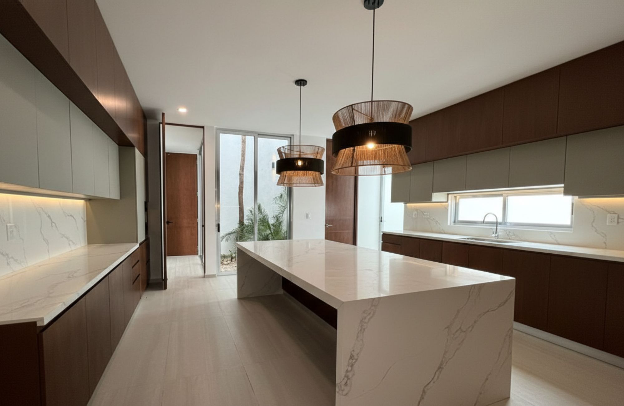 Two-story house with private pool for sale, Xcanat&uacute;n, M&eacute;rida