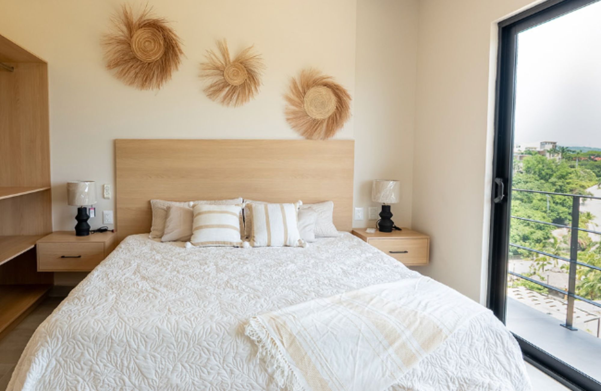 Apartment with private pool, ground floor, kitchen with breakfast bar, 2 pools in common area, for sale, Fifth Avenue, Huatulco.