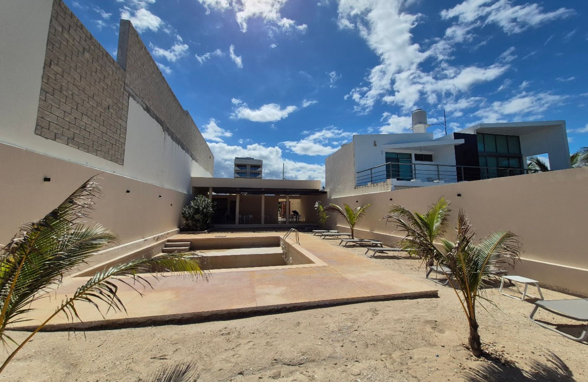 Apartment with private pool and garden, bathtub and vanity room, pet area, cigar lounge, coworking gym and more for sale Merida Norte