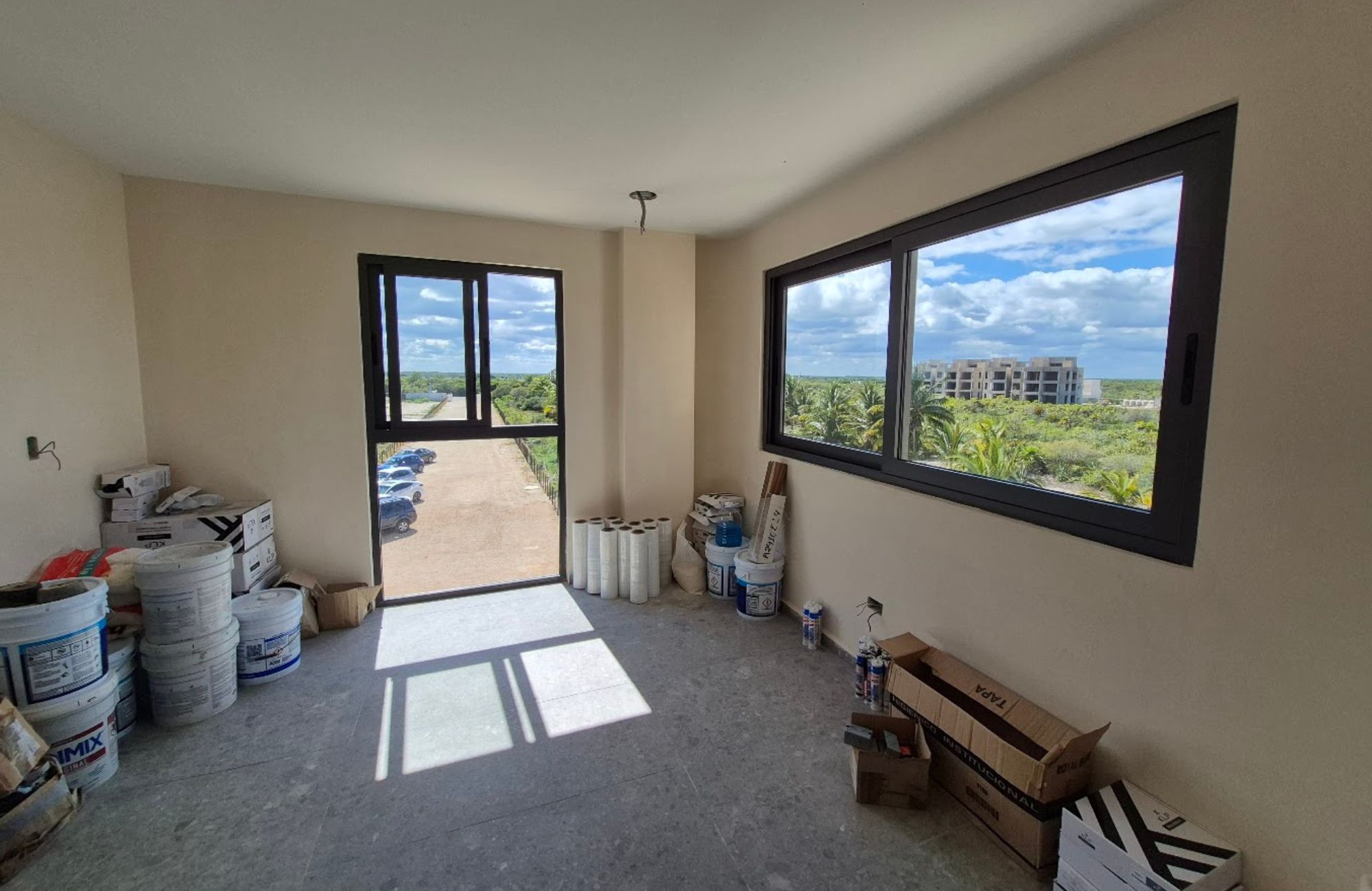 Apartment with private pool and garden, bathtub and vanity room, pet area, cigar lounge, coworking gym and more for sale Merida Norte