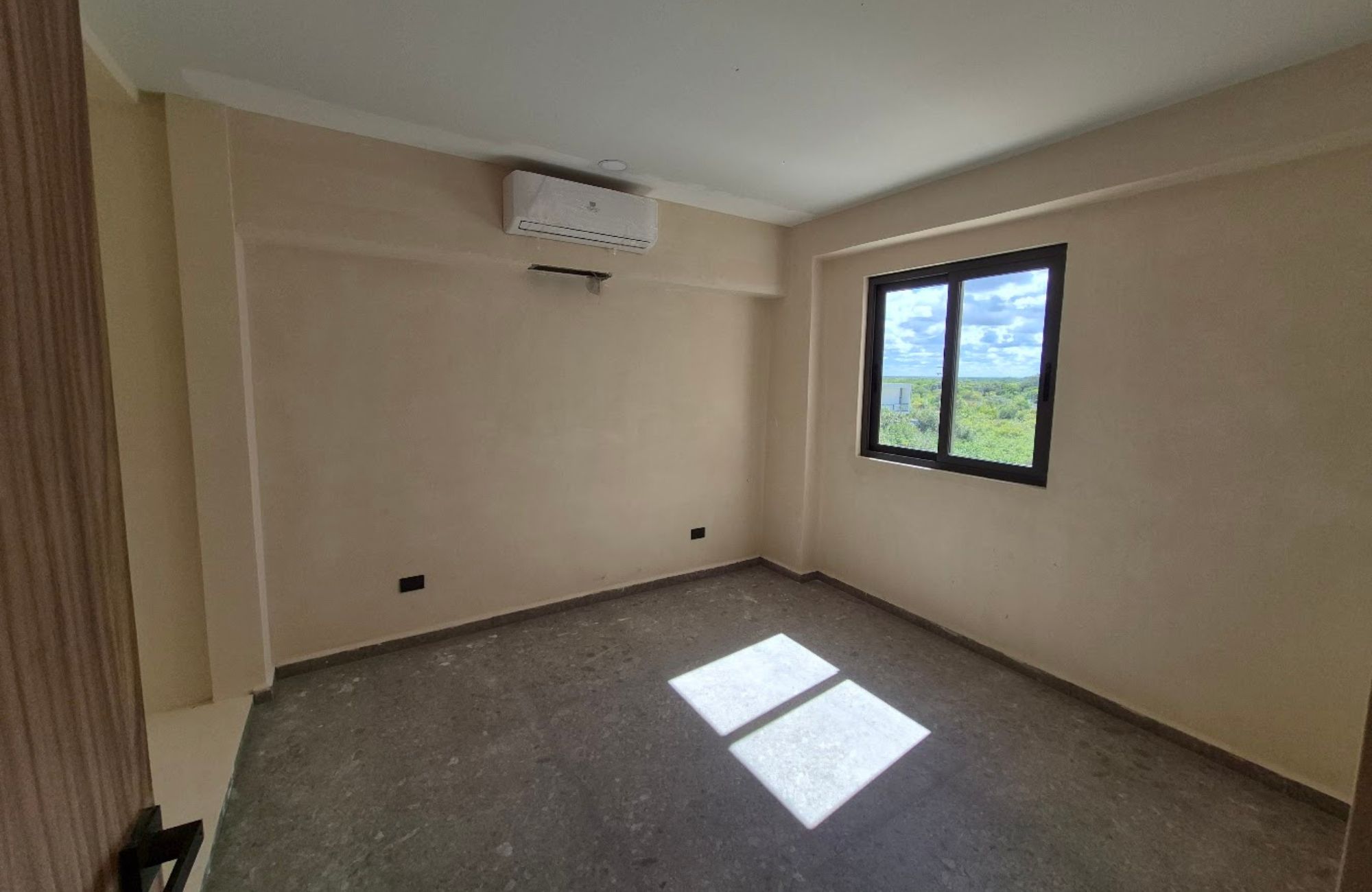 Apartment with private pool and garden, bathtub and vanity room, pet area, cigar lounge, coworking gym and more for sale Merida Norte