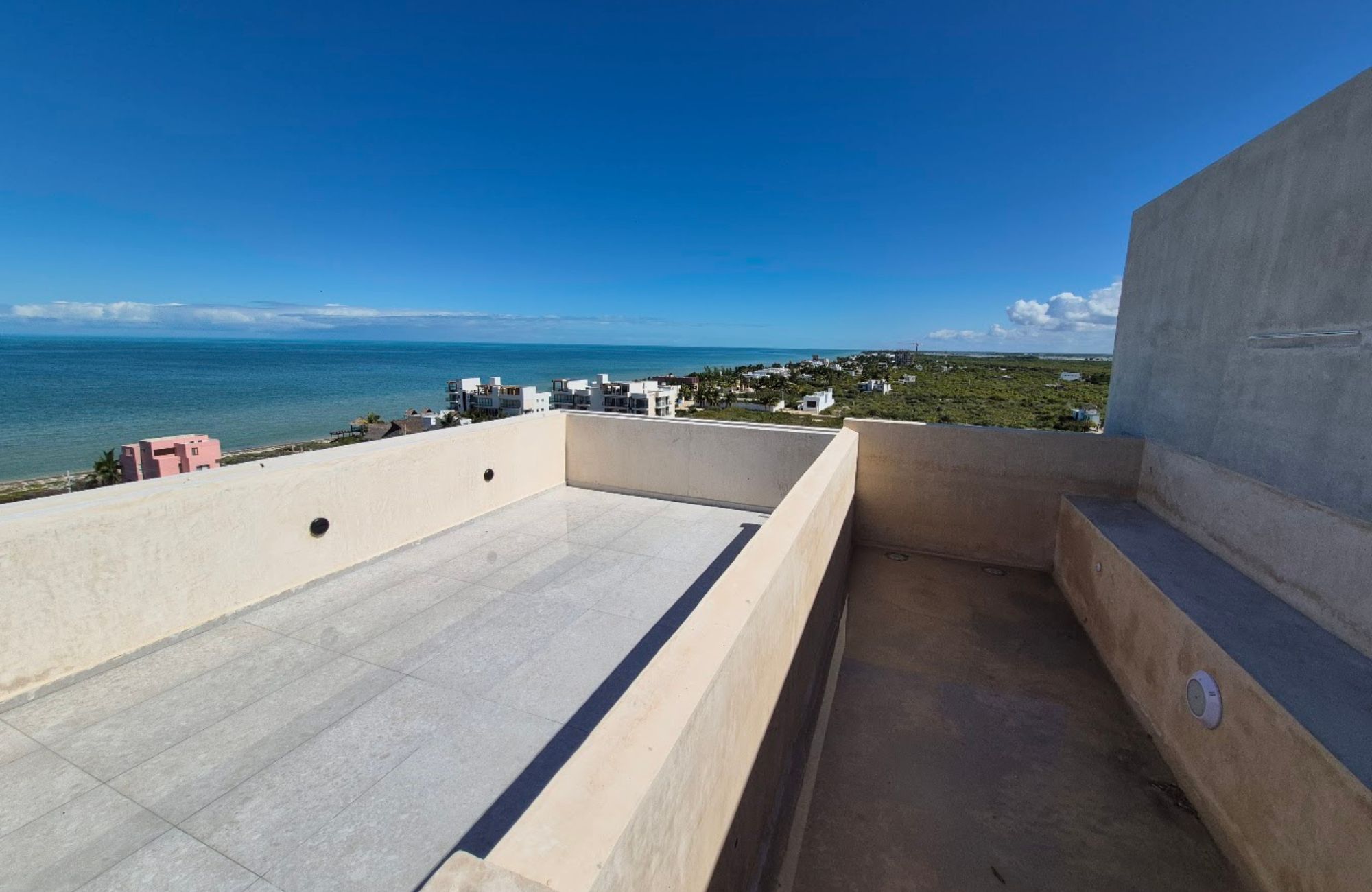 Apartment with private pool and garden, bathtub and vanity room, pet area, cigar lounge, coworking gym and more for sale Merida Norte