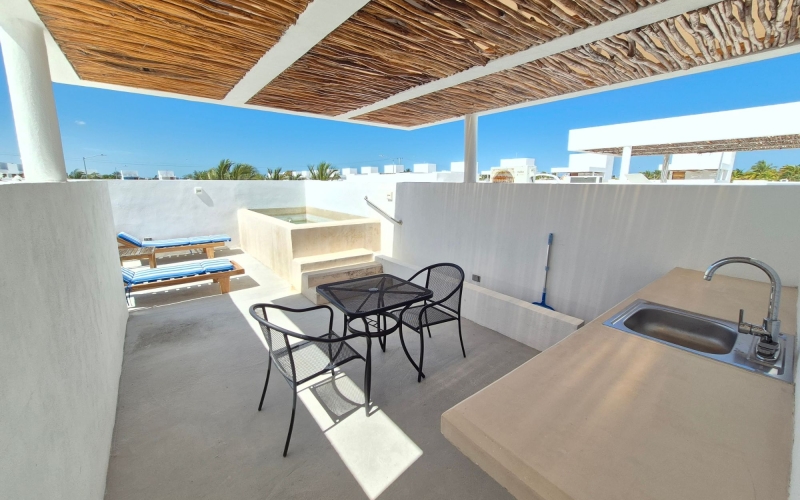 House steps from the ocean with rooftop plunge pool for sale, Chelem, Yucat&aacute;n