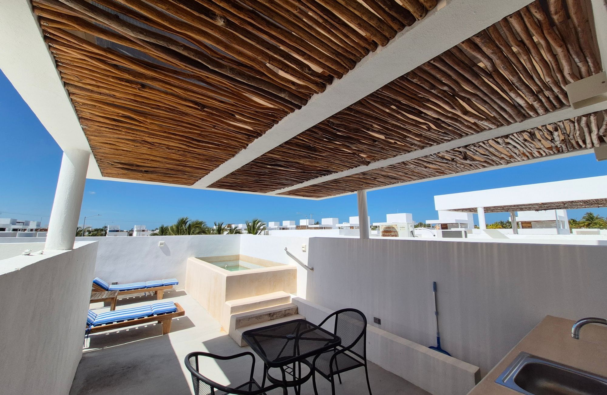 Villa with Direct Beach Access for Sale, Chicxulub, Yucat&aacute;n