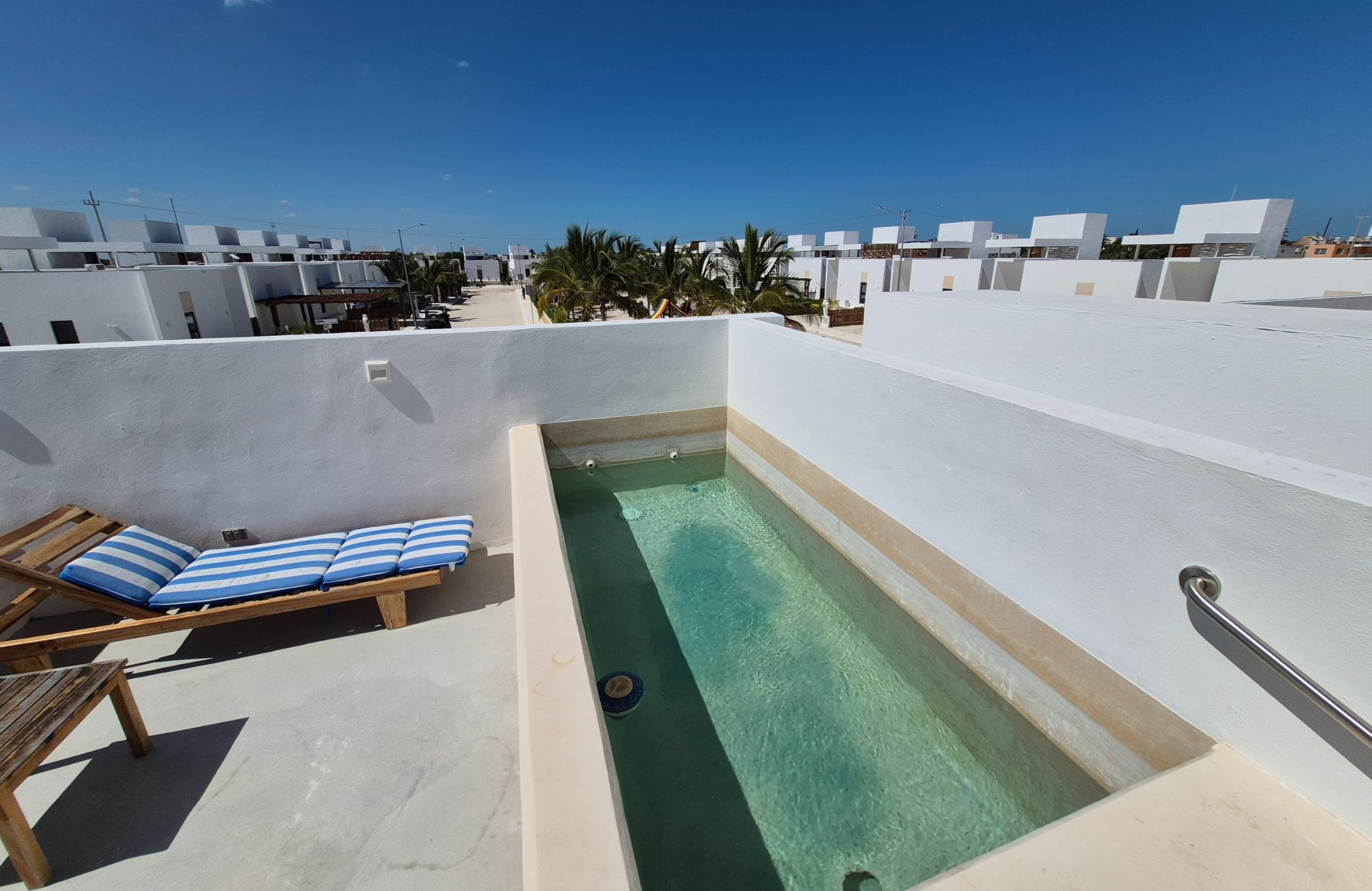 Villa with Direct Beach Access for Sale, Chicxulub, Yucat&aacute;n