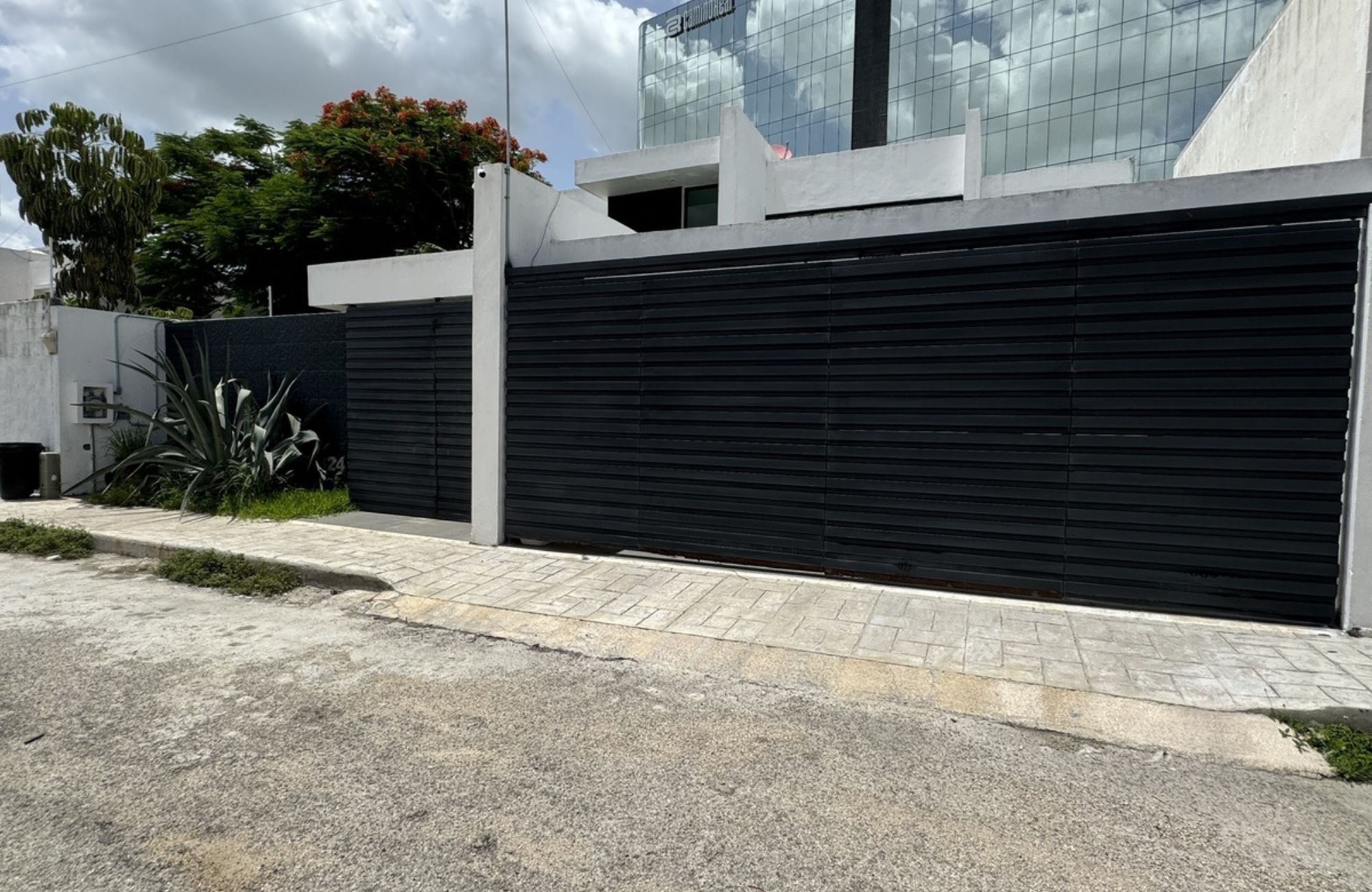 House with private pool in a gated community for sale, Zona Norte, M&eacute;rida