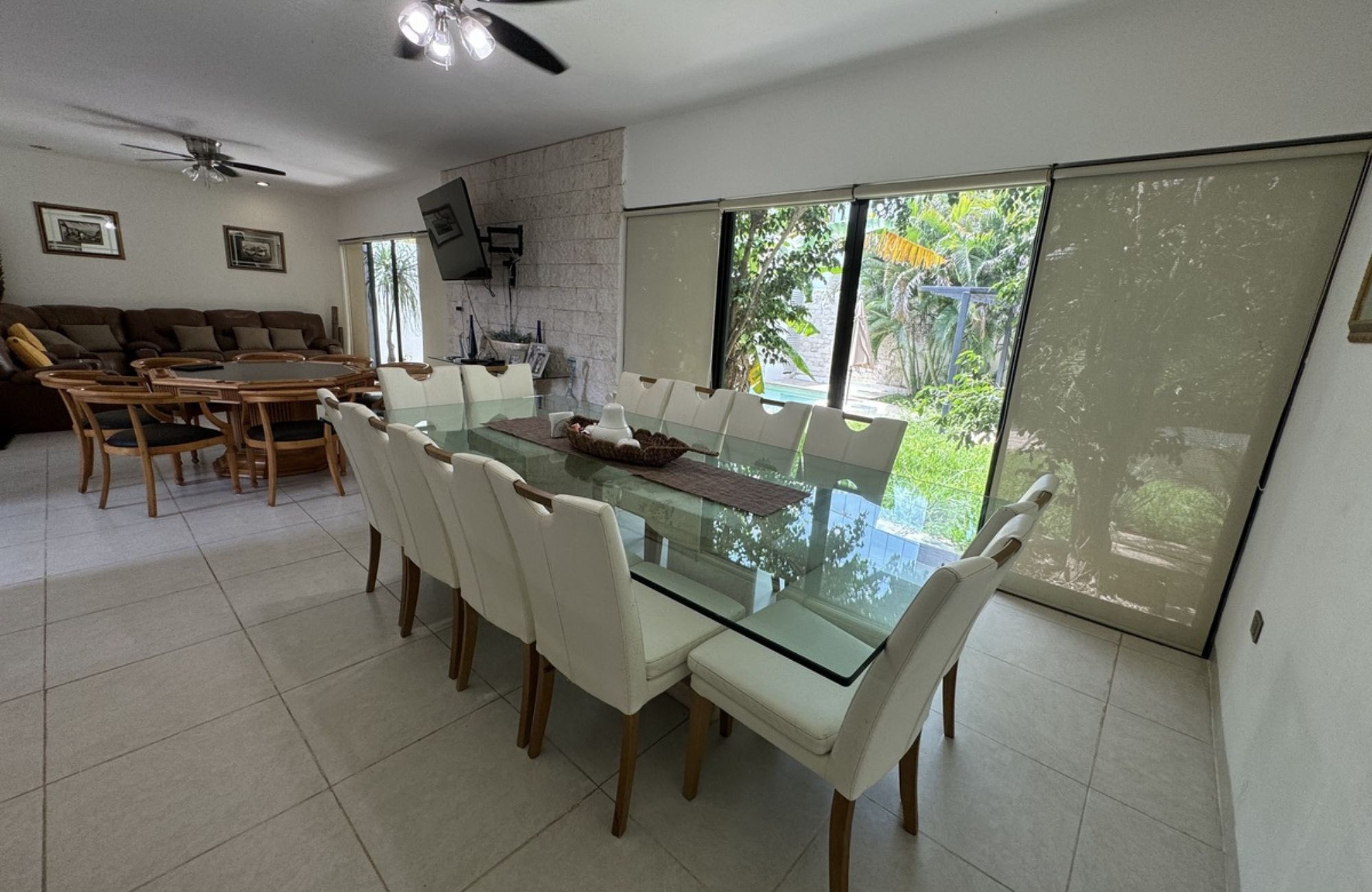 House with private pool in a gated community for sale, Zona Norte, M&eacute;rida