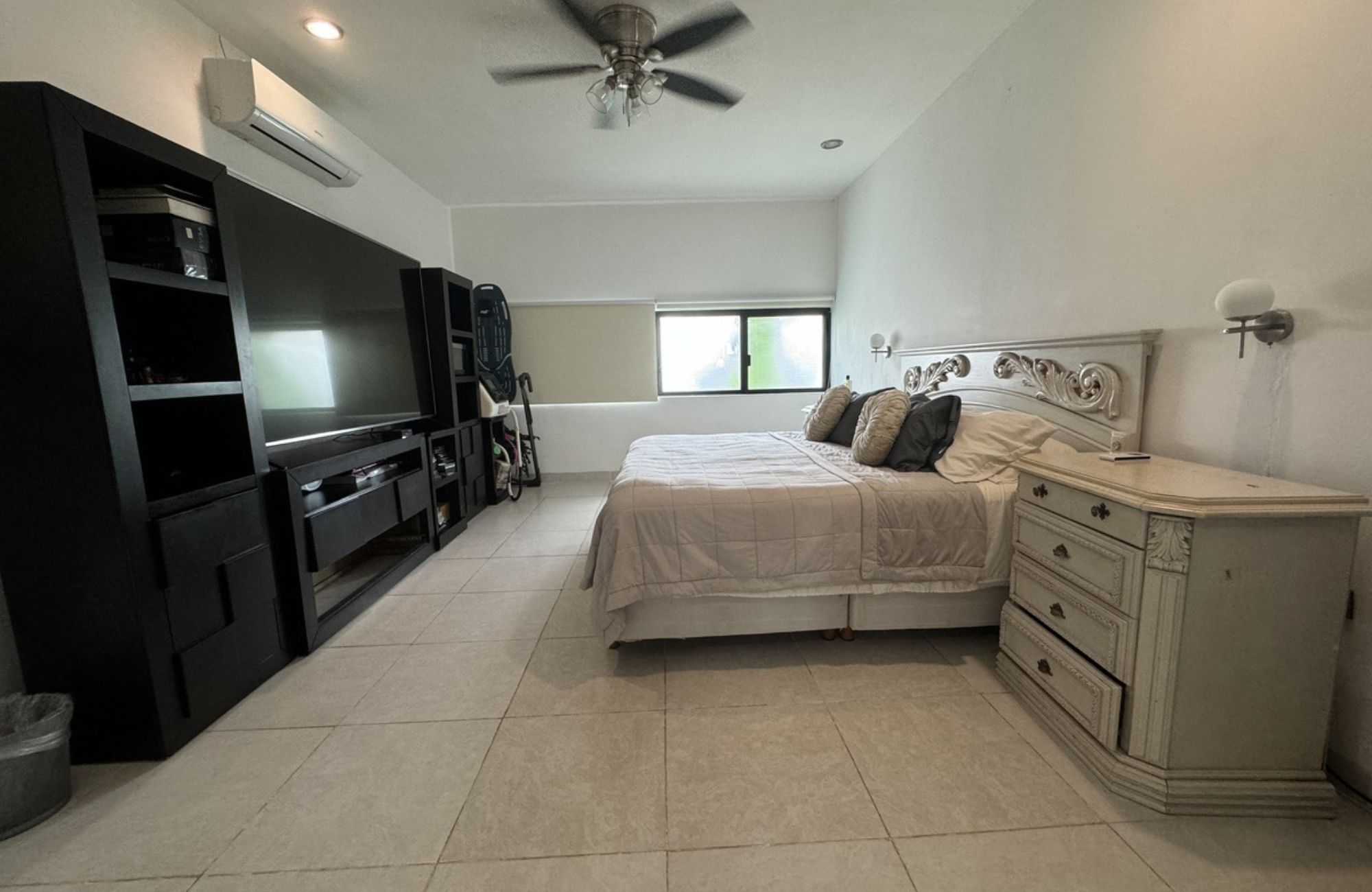 House with private pool in a gated community for sale, Zona Norte, M&eacute;rida