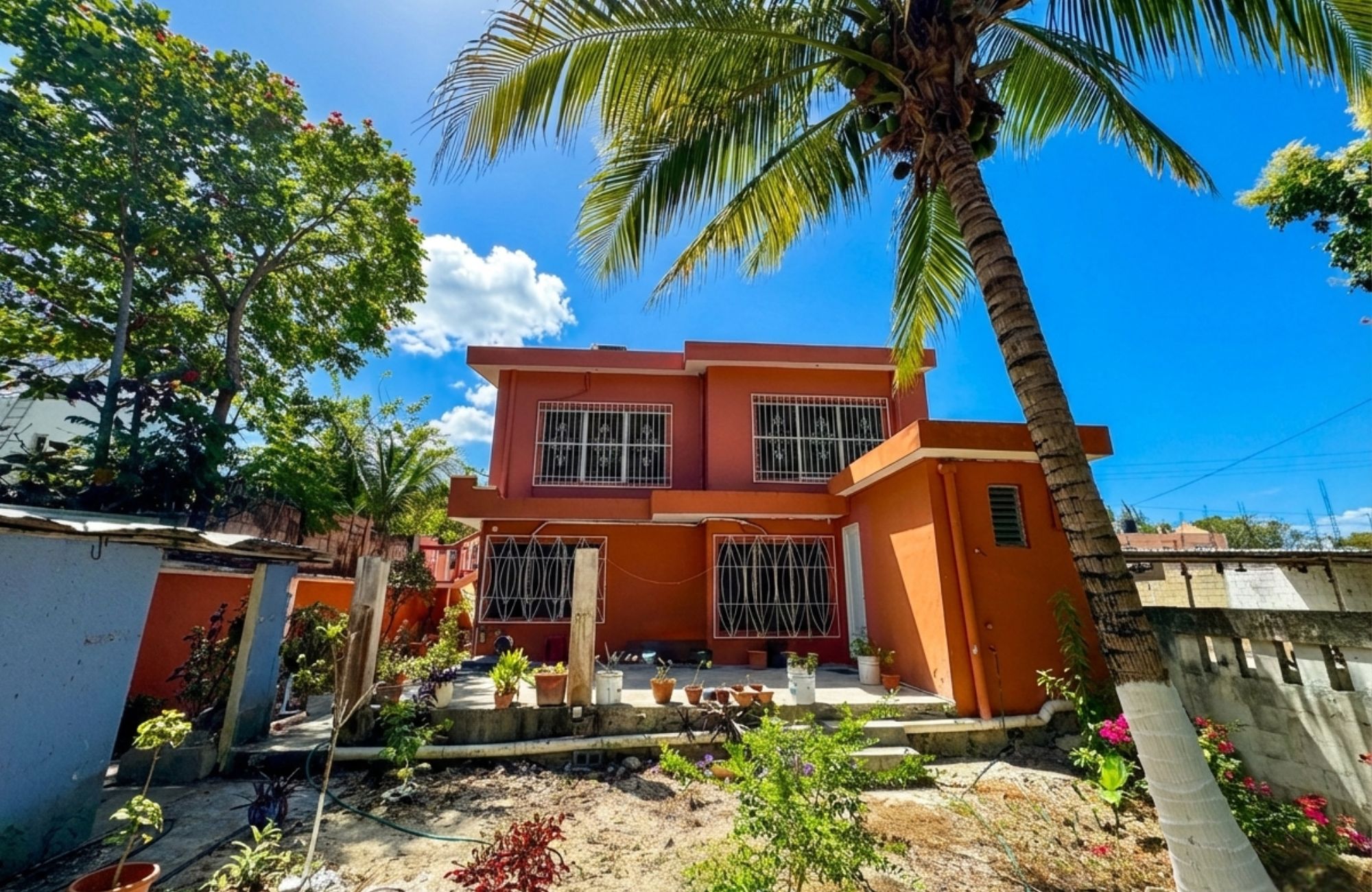 Casa con alberca privada, PRECIO DE OPORTUNIDAD, garage, amueblada, cuarto de lavado, en Repobladores, pre-construccion en venta Cozumel