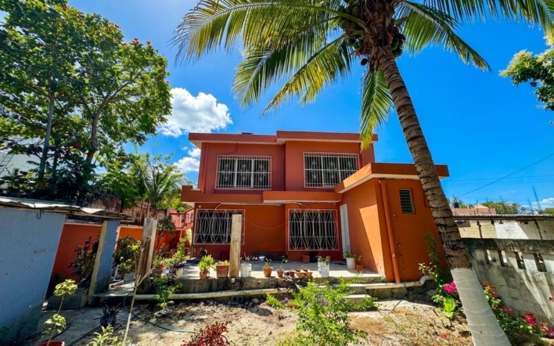 Casa con terreno amplio ideal para construir, en venta, Centro, Cozumel