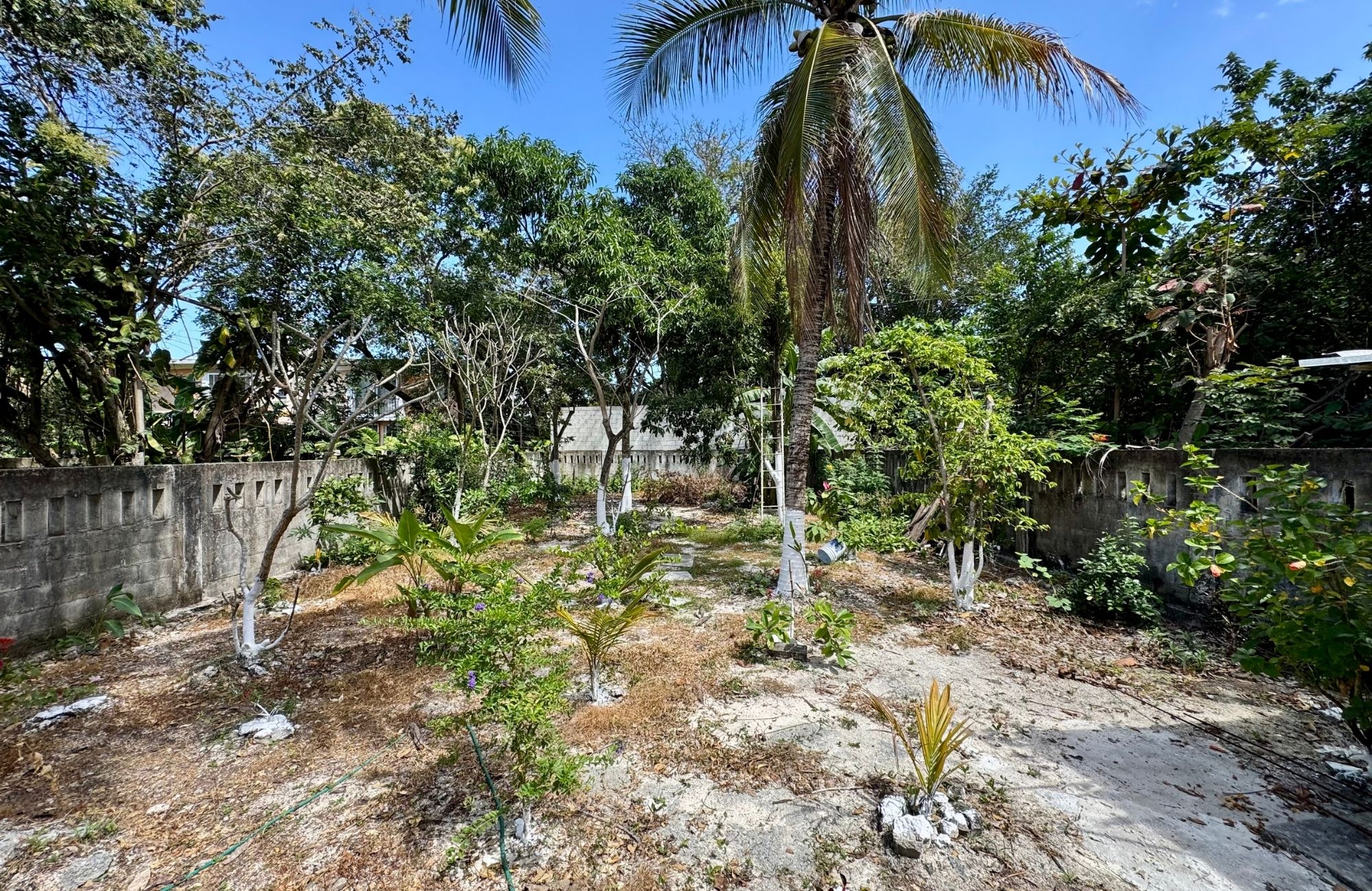 Casa con alberca privada, PRECIO DE OPORTUNIDAD, garage, amueblada, cuarto de lavado, en Repobladores, pre-construccion en venta Cozumel