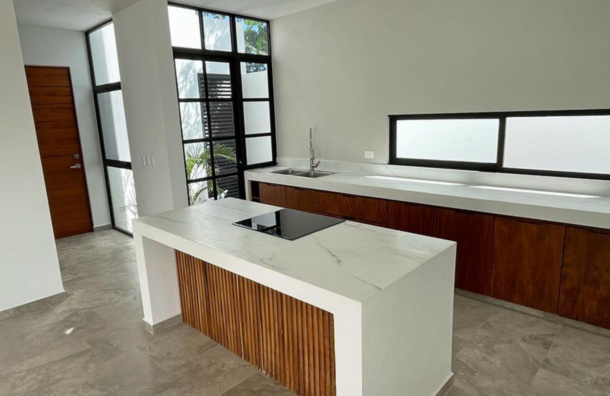 House with pool, solar panel, clubhouse with amenities, pre-sale in Merida