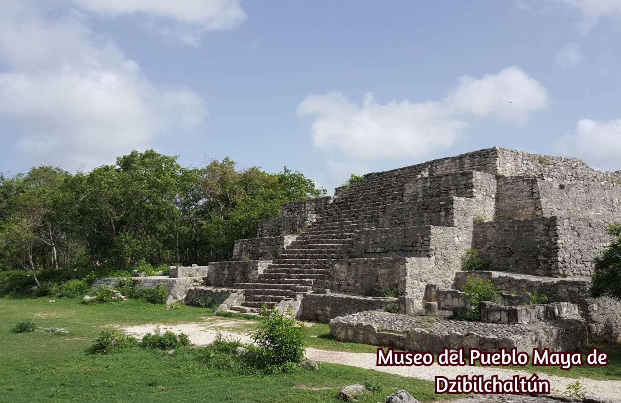 House with pool, solar panel, clubhouse with amenities, pre-sale in Merida