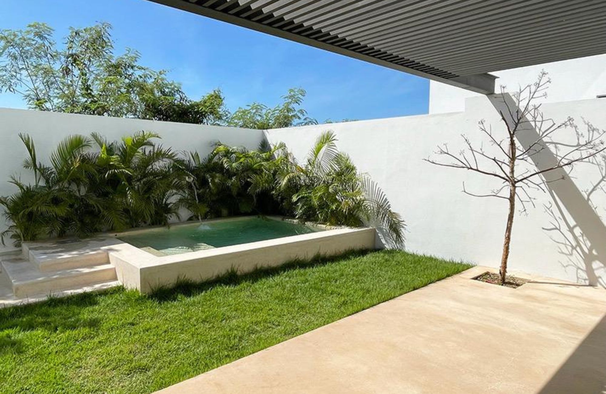 House with pool, solar panel, clubhouse with amenities, pre-sale in Merida